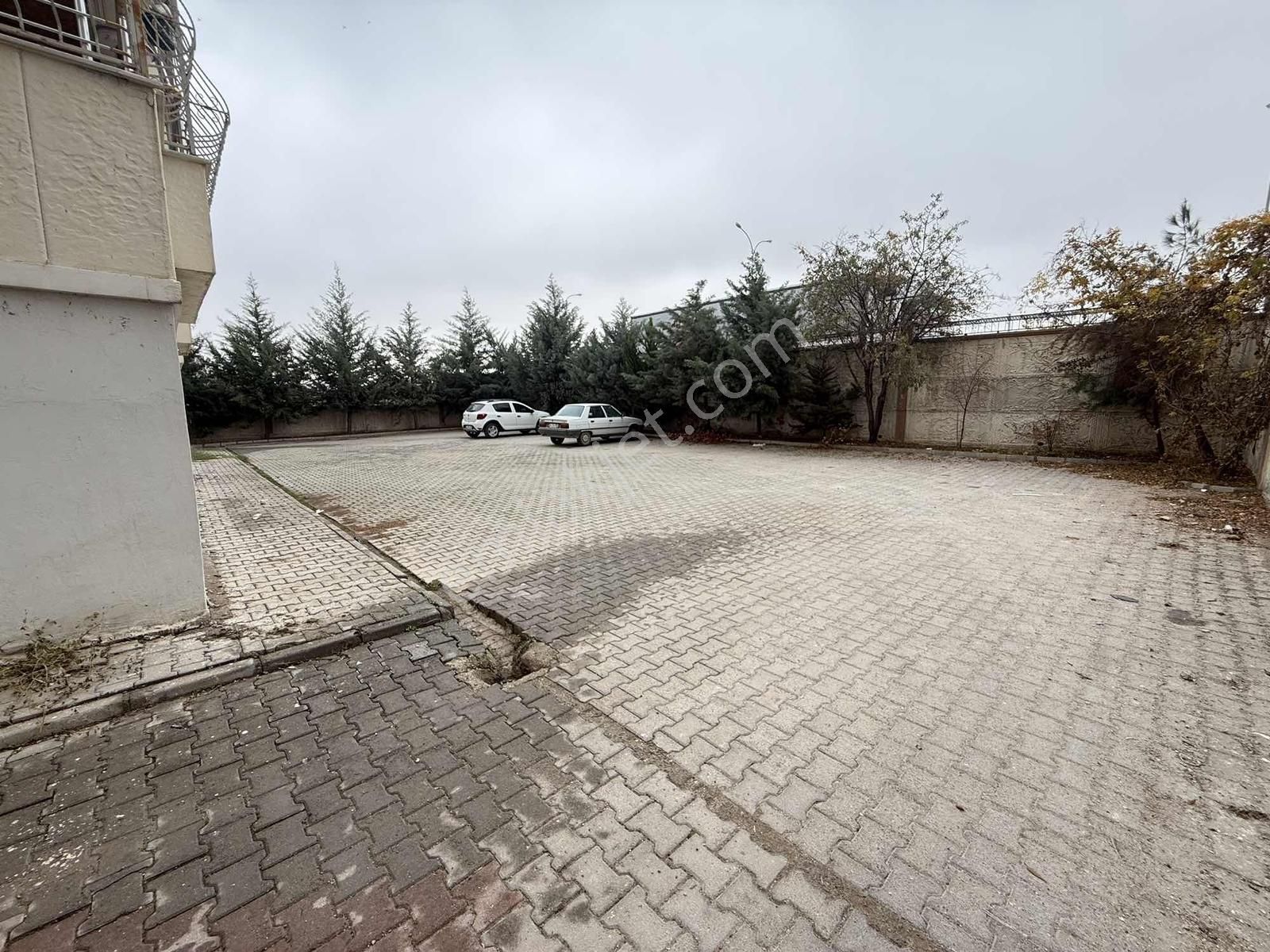 Güllübağ'da Cadde Üzeri 3+1 Arakat - Görsel 12