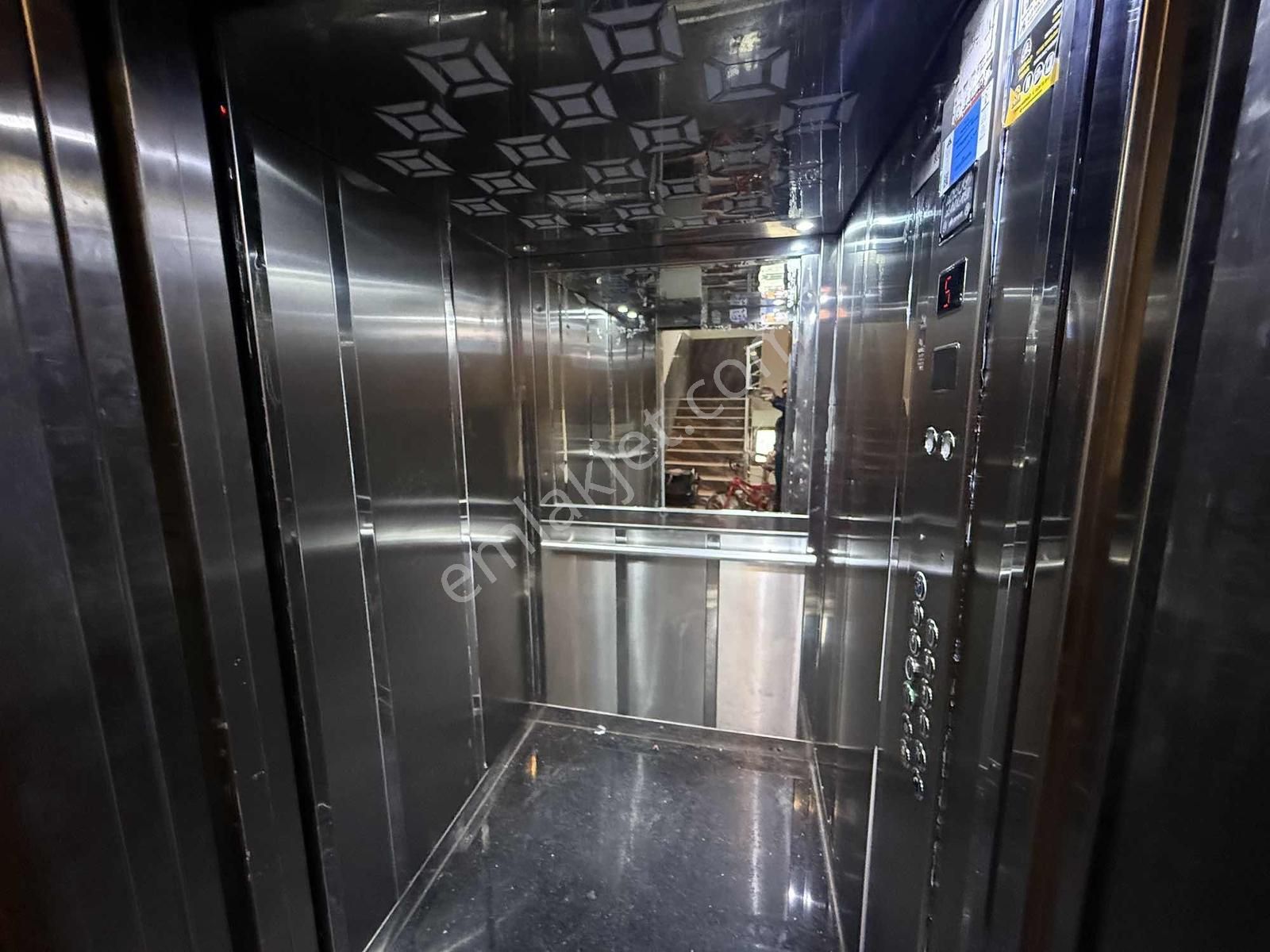 Güllübağ'da Cadde Üzeri 3+1 Arakat - Görsel 21