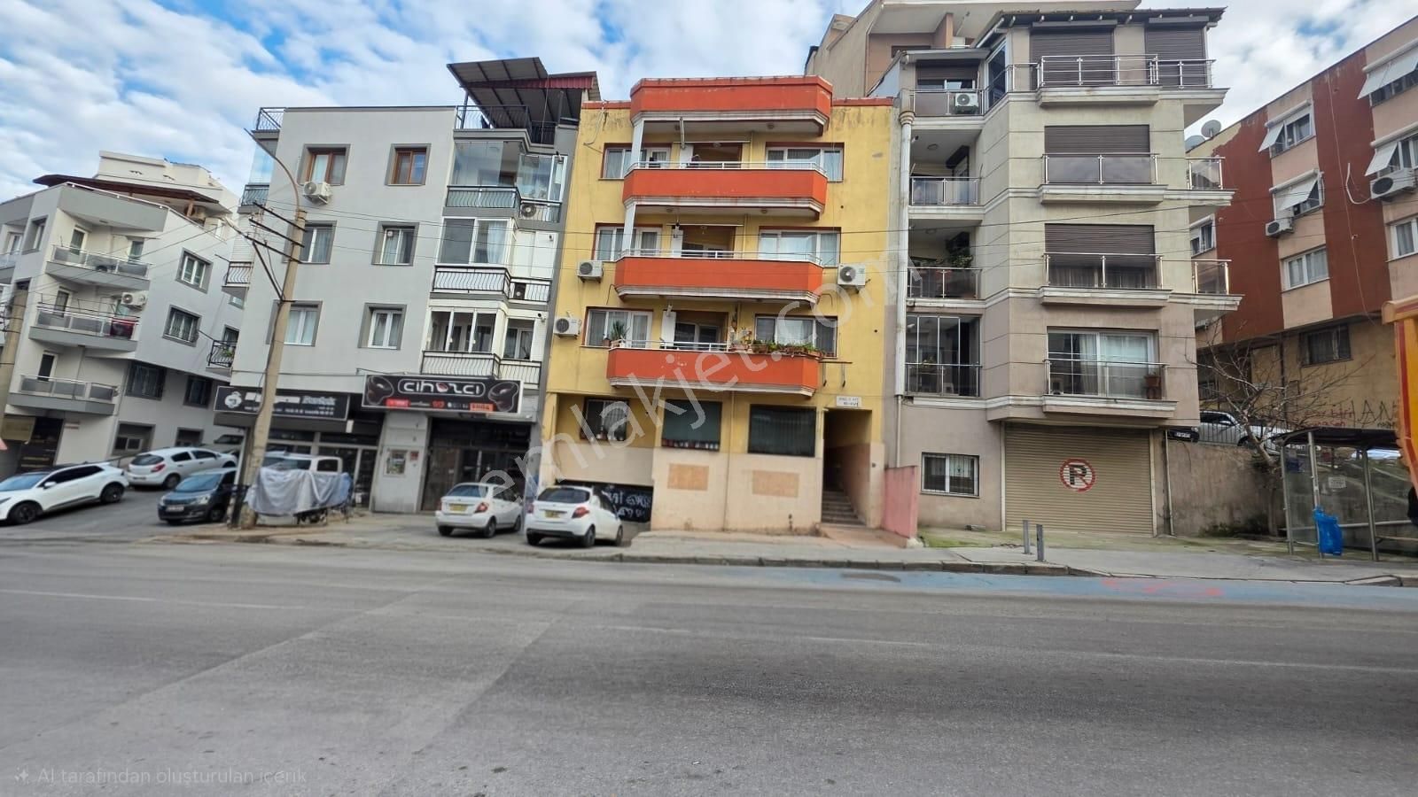 Gülyaka'da Cadde Üzeri Acil Satılık Yatırımlık 2+1 Daire