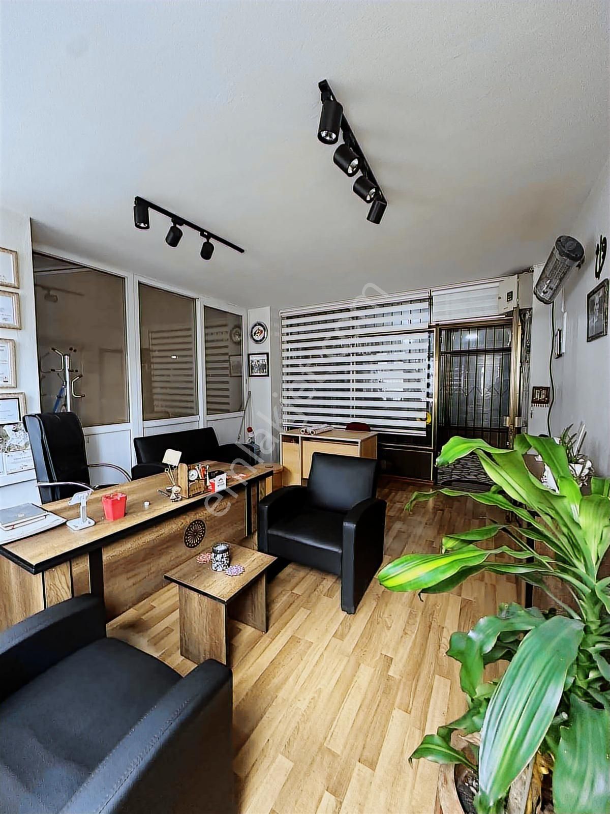 Belediye Merkezinde 2adet Dükkan Büro