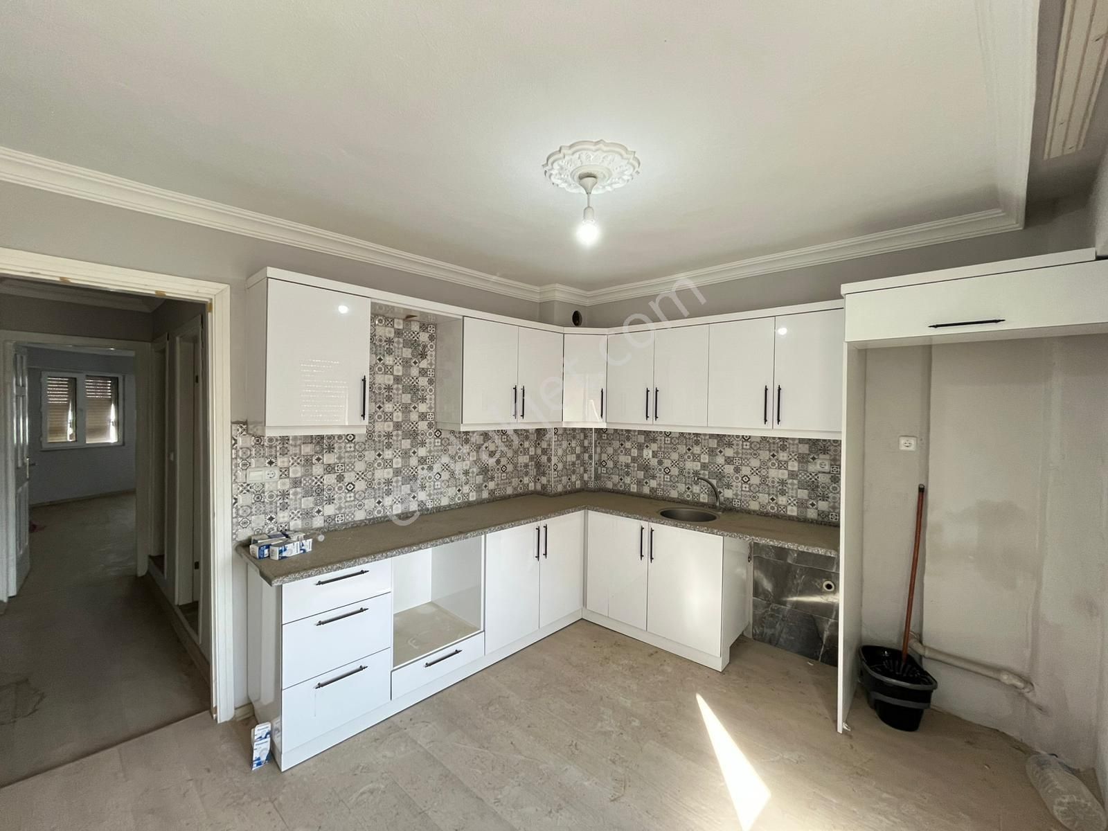 Aydoğdu Mahallesi Salıpazarı İçinde Masrafsız Yeni Tadilat Yapılmış 2+1 Arakat Daire - Görsel 5