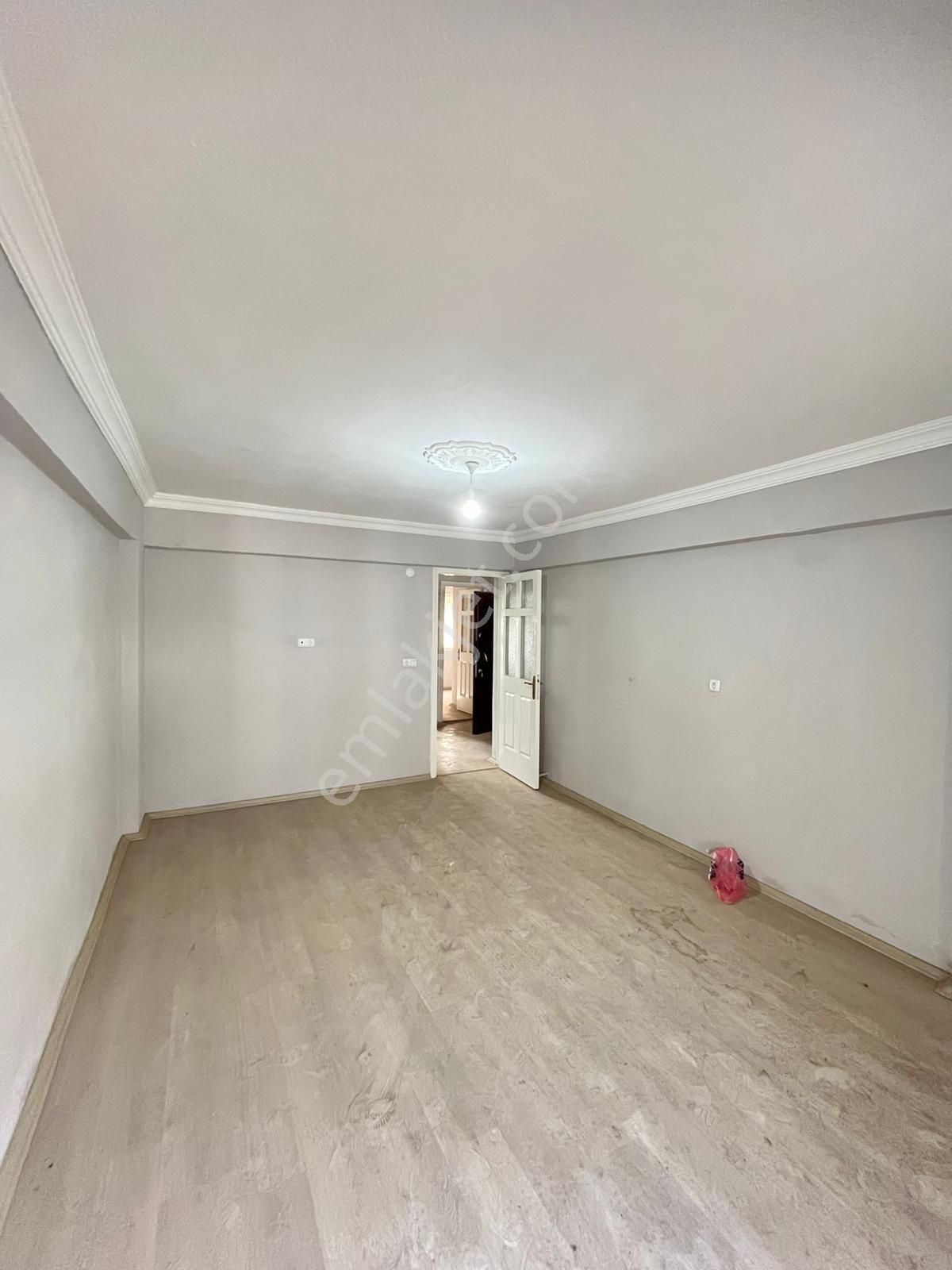 Aydoğdu Mahallesi Salıpazarı İçinde Masrafsız Yeni Tadilat Yapılmış 2+1 Arakat Daire - Görsel 8