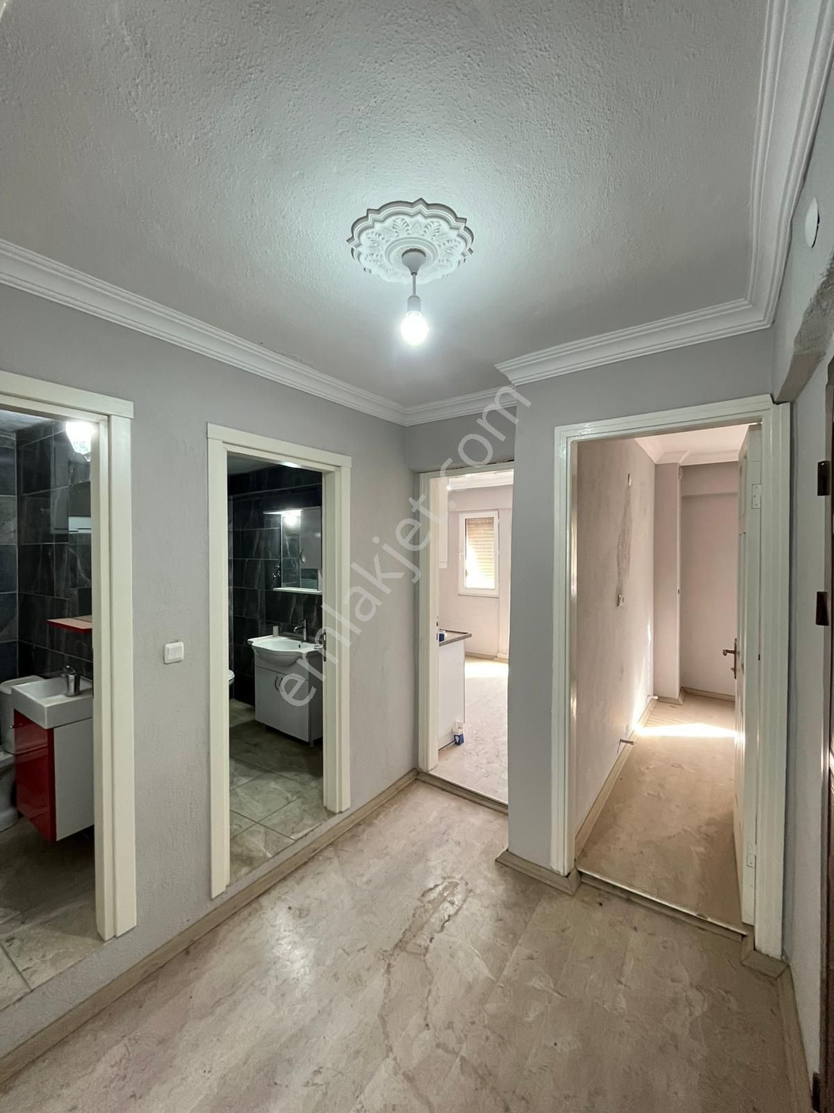 Aydoğdu Mahallesi Salıpazarı İçinde Masrafsız Yeni Tadilat Yapılmış 2+1 Arakat Daire - Görsel 20