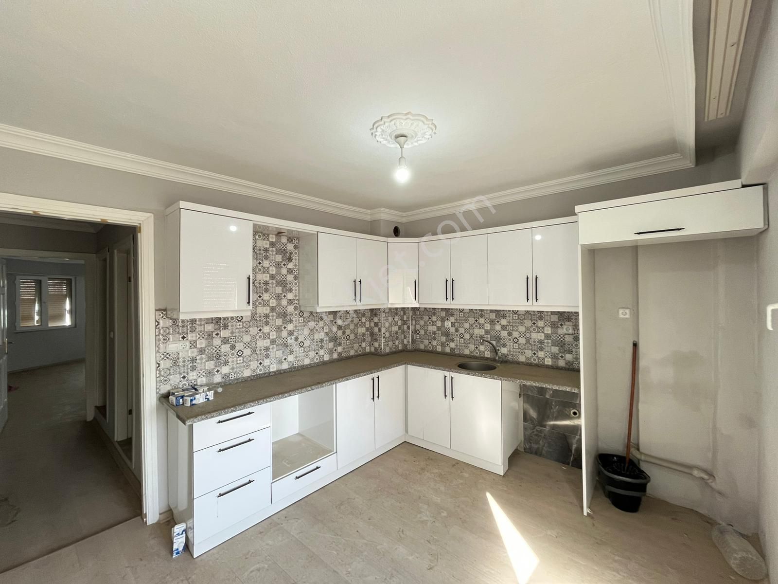 Aydoğdu Mahallesi Salıpazarı İçinde Masrafsız Yeni Tadilat Yapılmış 2+1 Arakat Daire