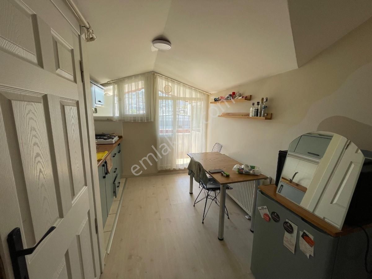 Bahçelievlerde Merkezi Konumda Kiralık 2+1 Çatı Katı - Görsel 12