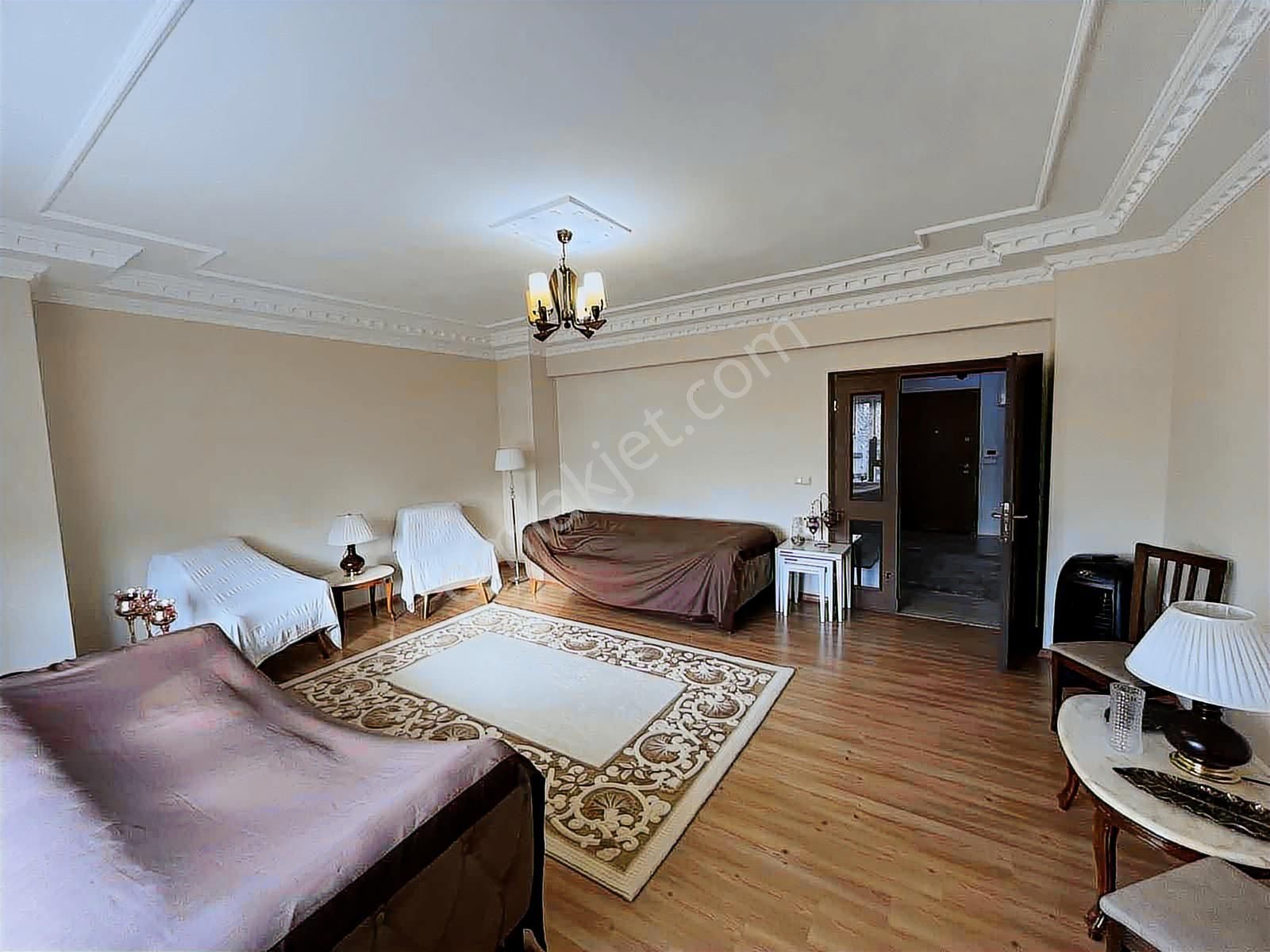 Tried - Uğurevler'de Ana Cadde Üzerinde Geniş 3+1 Lüks Daire - Görsel 17