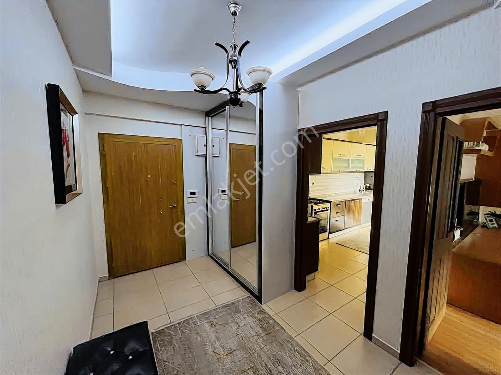 Tried - Uğurevler'de Ana Cadde Üzerinde Geniş 3+1 Lüks Daire - Görsel 20