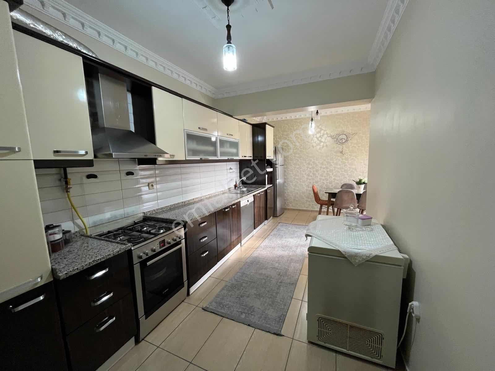 Tried - Uğurevler'de Ana Cadde Üzerinde Geniş 3+1 Lüks Daire - Görsel 21