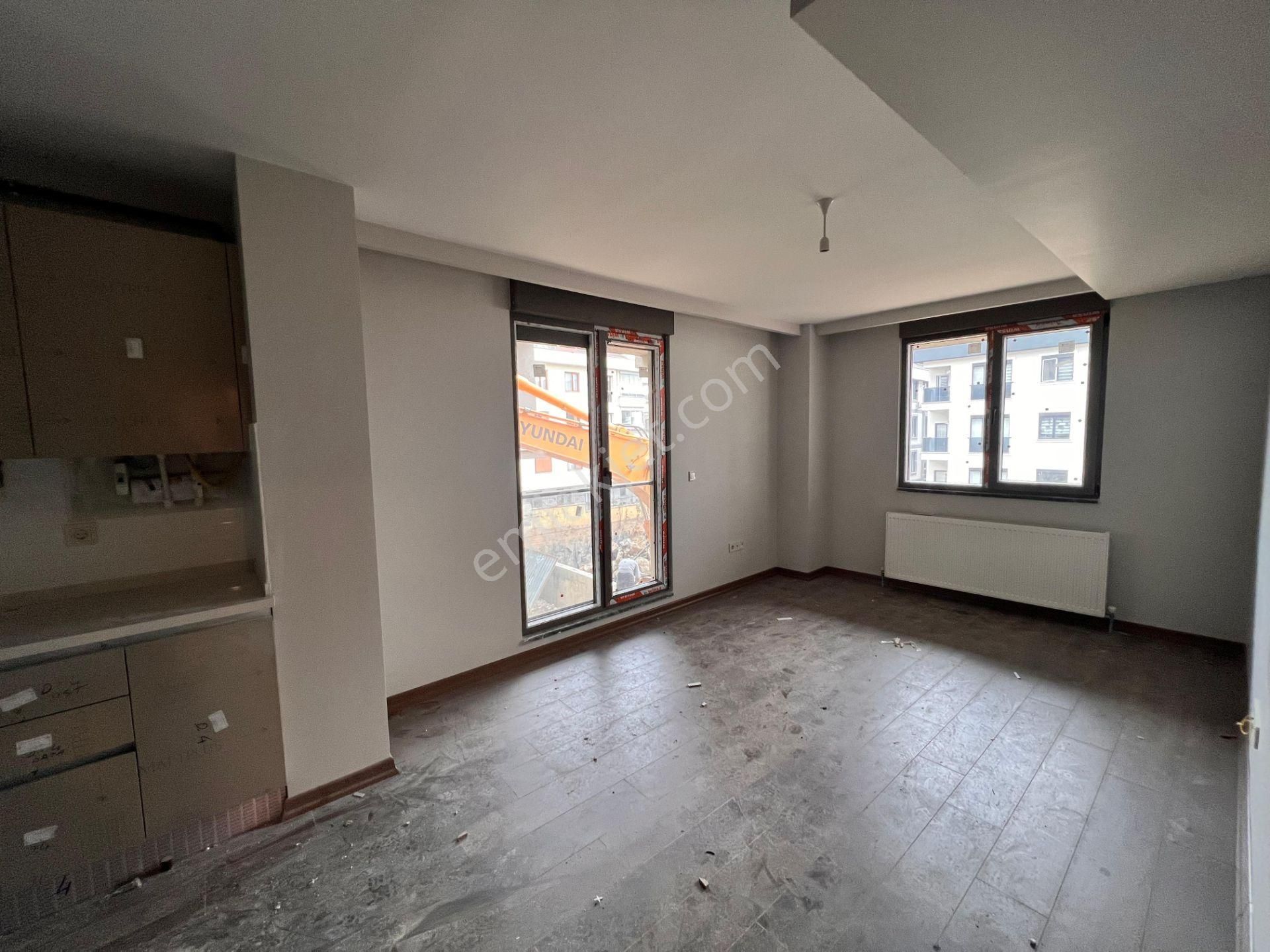 Çınar'da Prestijli Yapıda Ulaşıma Yakın Lüx 1+1 Daire