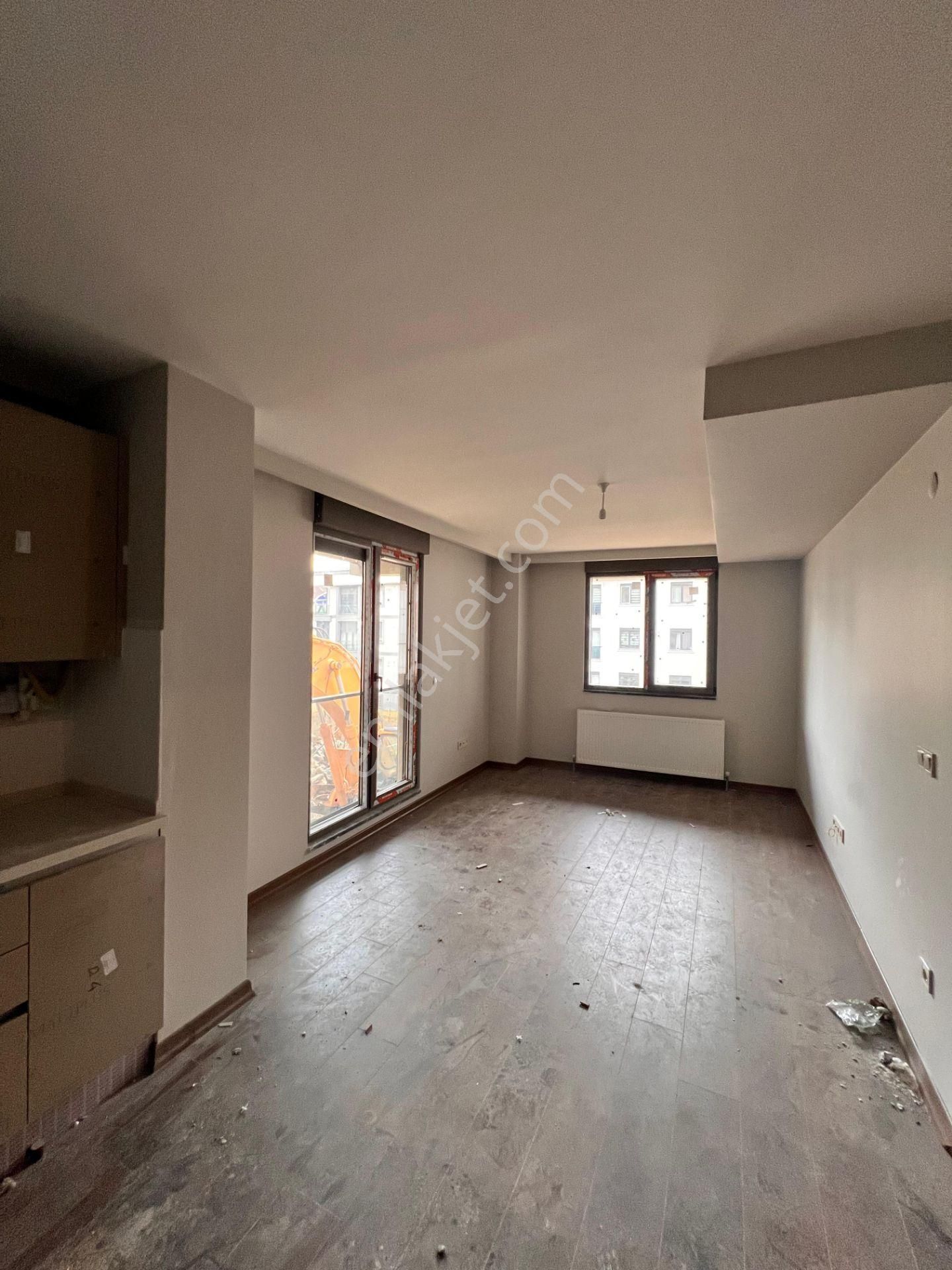 Çınar'da Prestijli Yapıda Ulaşıma Yakın Lüx 1+1 Daire - Görsel 9