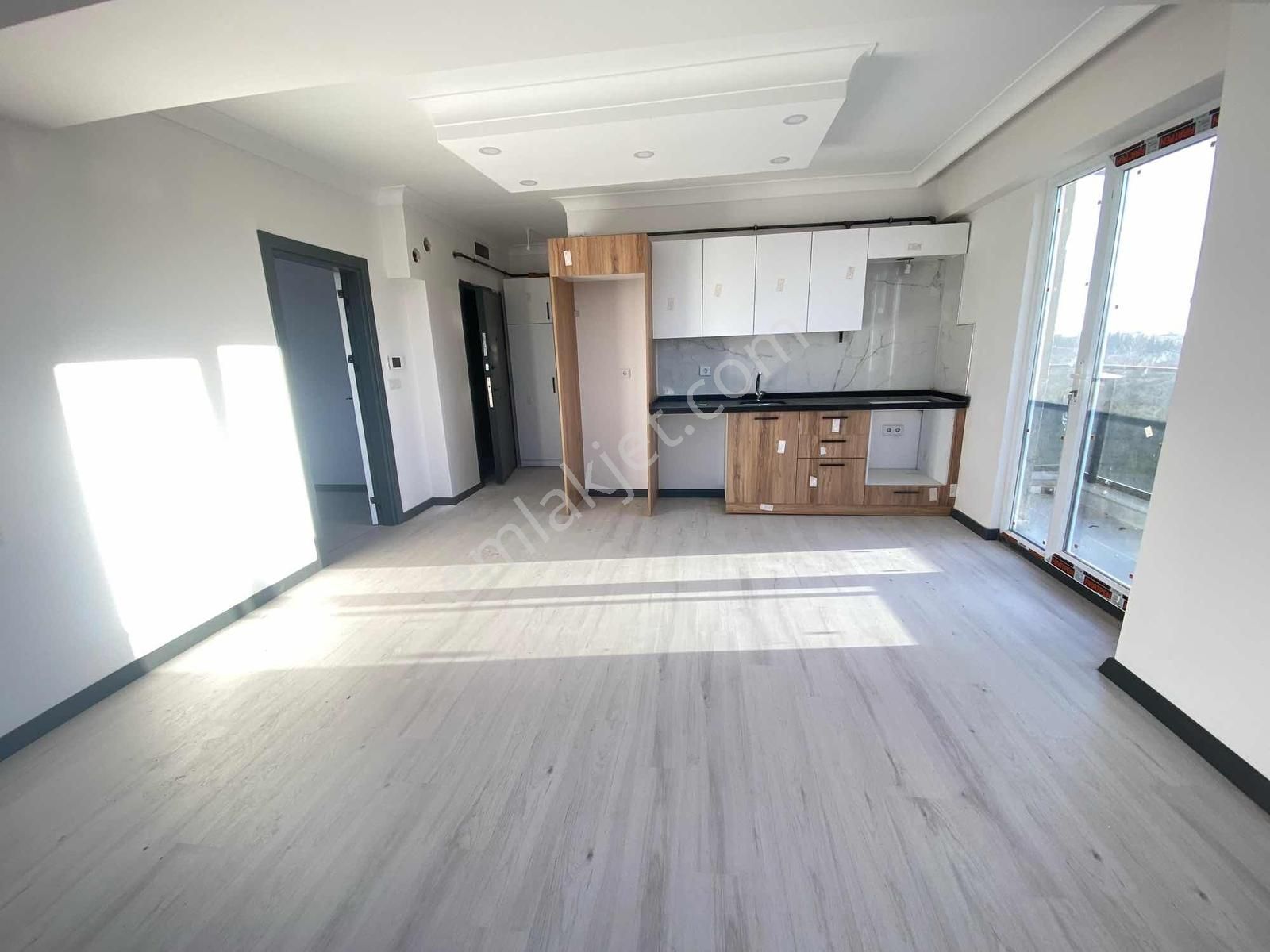 Tuğradan Rumelide Butik Sitede 1+1 Satılık Fırsat Daire - Görsel 4