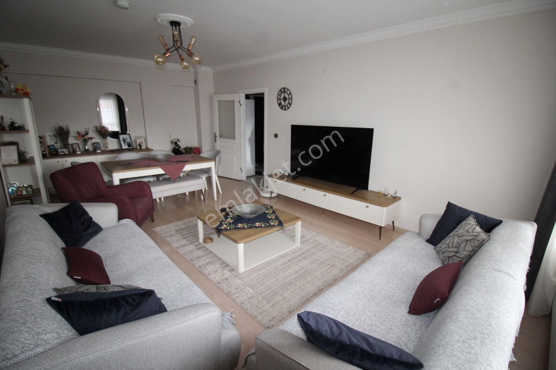 Krc'den Şehitler Caddesine 1 Bina Mesafede Okula Ve Otobüs Durağına Yakın Konumda 3+1 Satılık Daire - Görsel 3