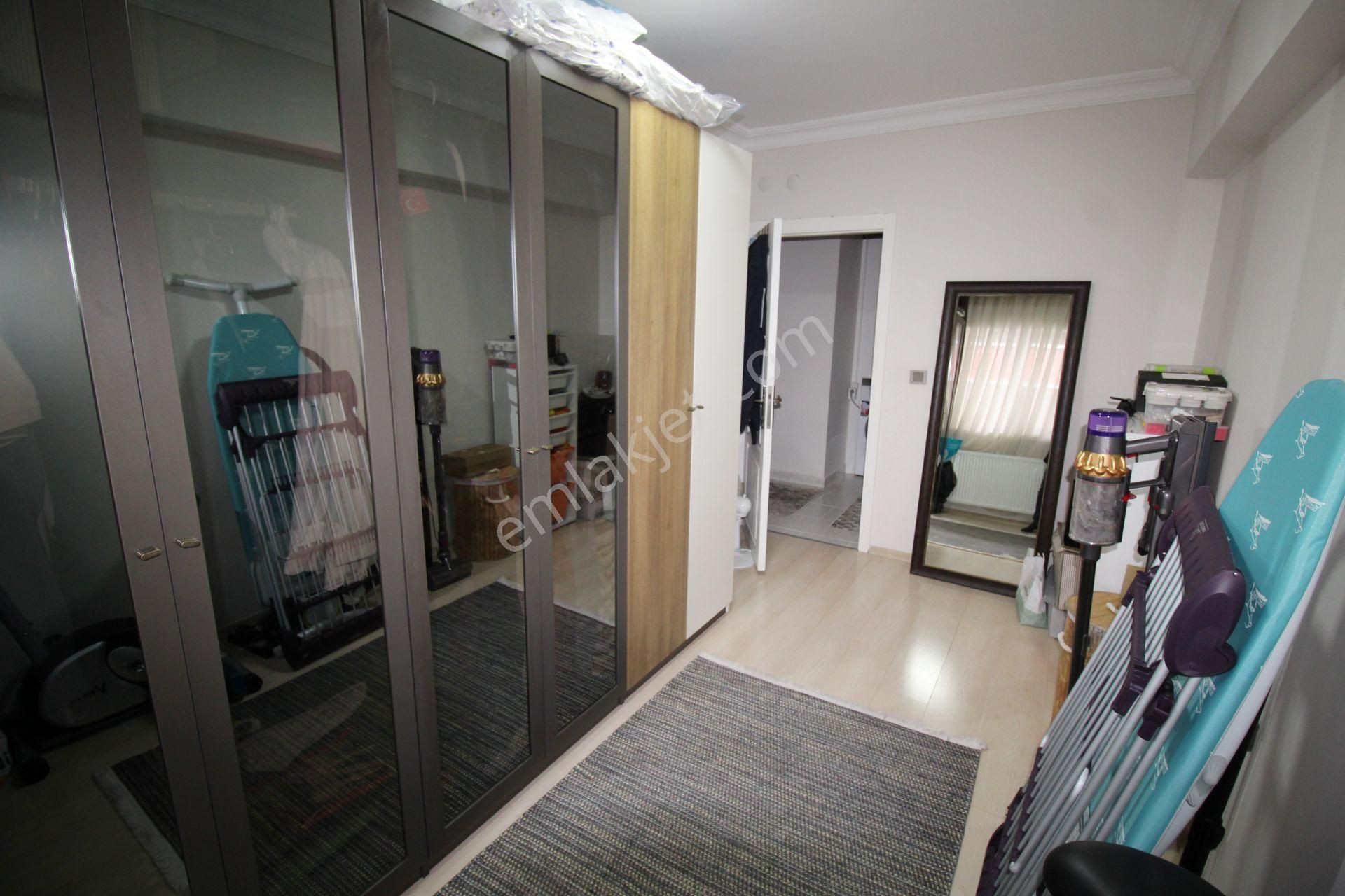 Krc'den Şehitler Caddesine 1 Bina Mesafede Okula Ve Otobüs Durağına Yakın Konumda 3+1 Satılık Daire - Görsel 10