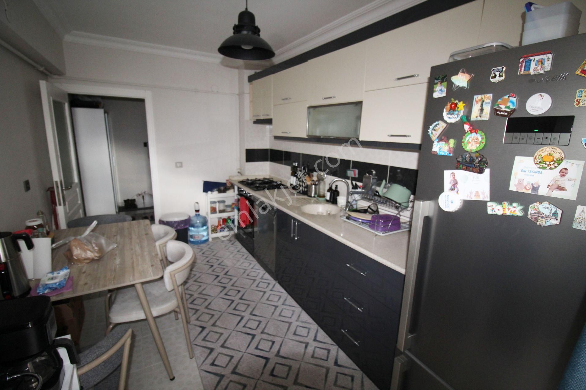 Krc'den Şehitler Caddesine 1 Bina Mesafede Okula Ve Otobüs Durağına Yakın Konumda 3+1 Satılık Daire - Görsel 5