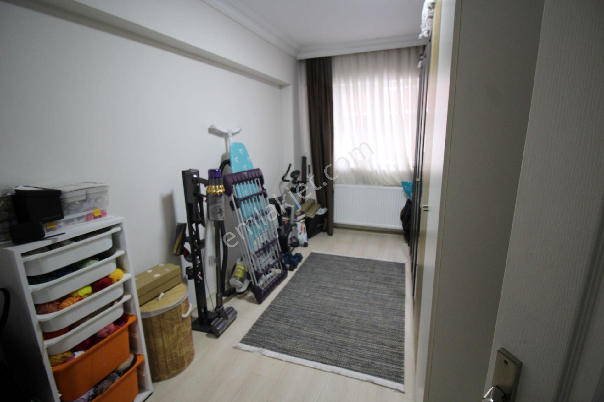 Krc'den Şehitler Caddesine 1 Bina Mesafede Okula Ve Otobüs Durağına Yakın Konumda 3+1 Satılık Daire - Görsel 9