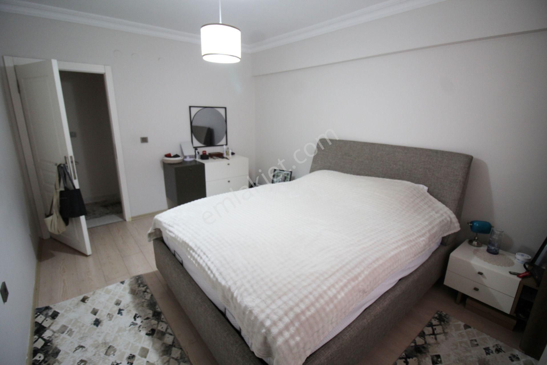 Krc'den Şehitler Caddesine 1 Bina Mesafede Okula Ve Otobüs Durağına Yakın Konumda 3+1 Satılık Daire - Görsel 12