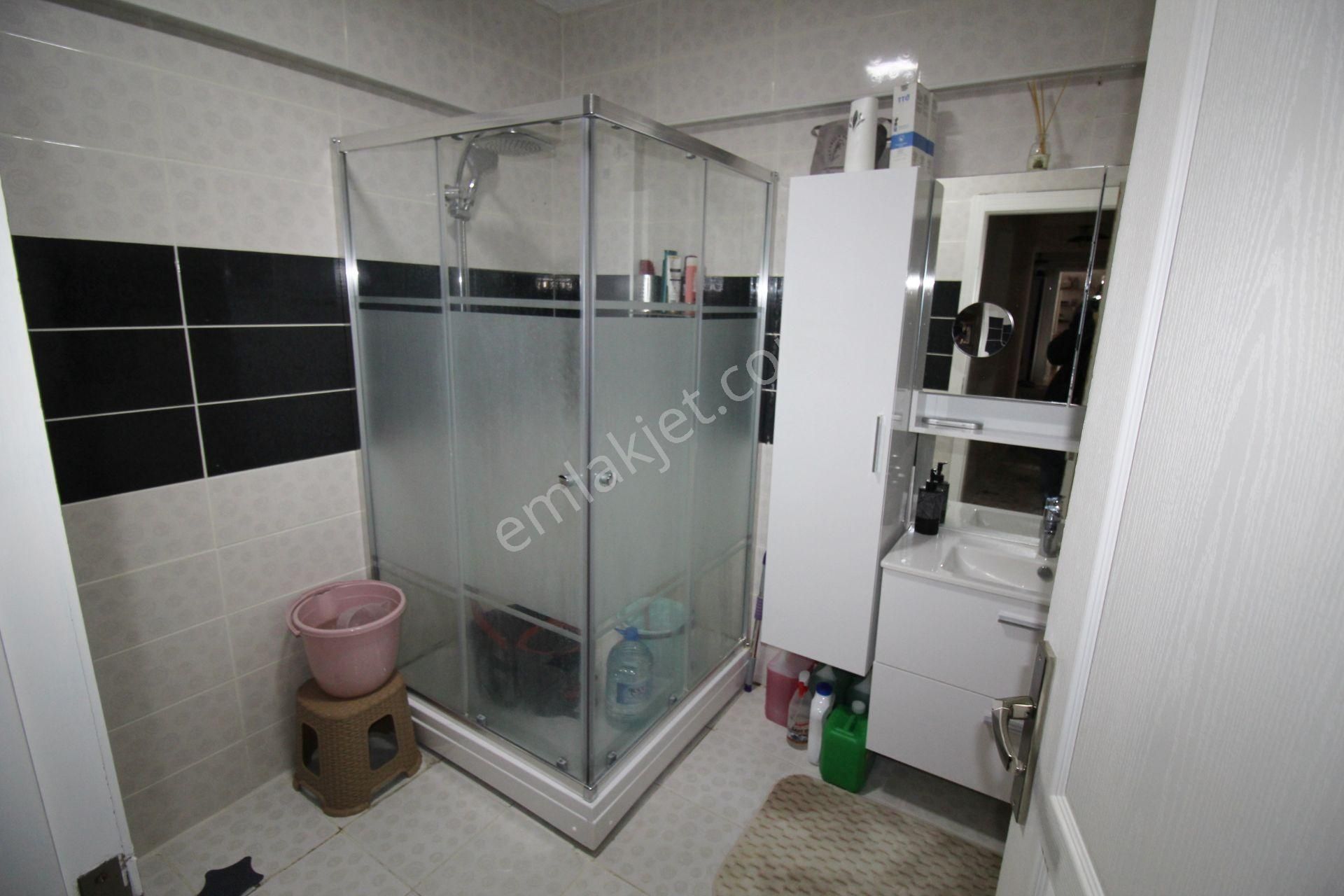 Krc'den Şehitler Caddesine 1 Bina Mesafede Okula Ve Otobüs Durağına Yakın Konumda 3+1 Satılık Daire - Görsel 15