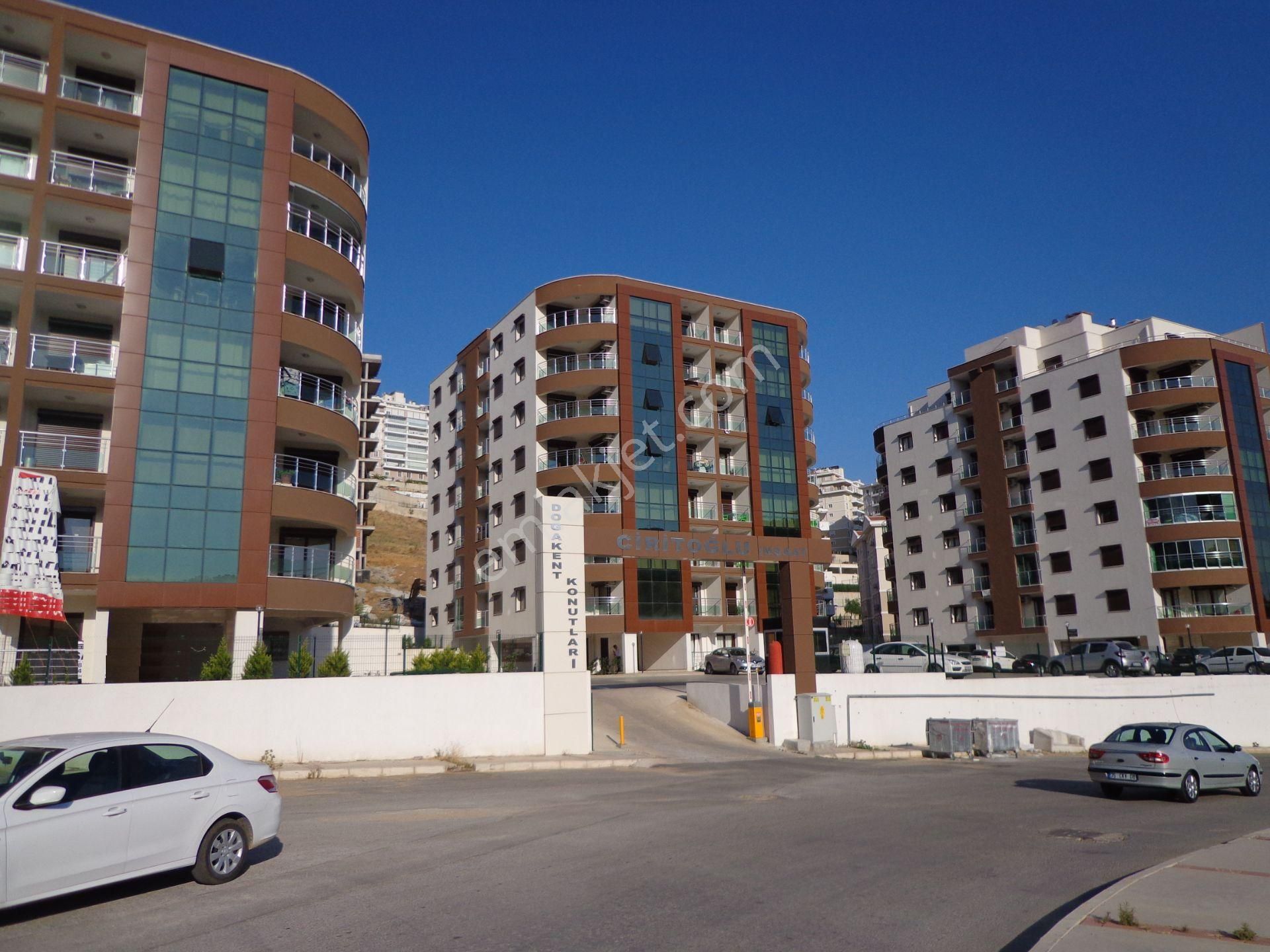 Bayraklı Körfez Mah Havuzlu Doğakent Sitesinde Kiralık 2+1 Daire Kanıt Emlaktan