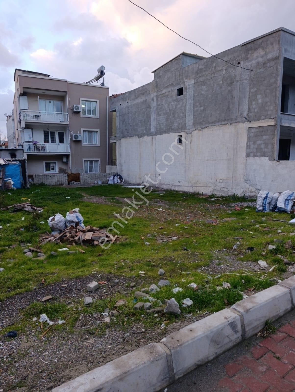 İzmir Menemen Asarlık' Ta 152 M² Konut İmarlı Satılık Arsa Cb Ph