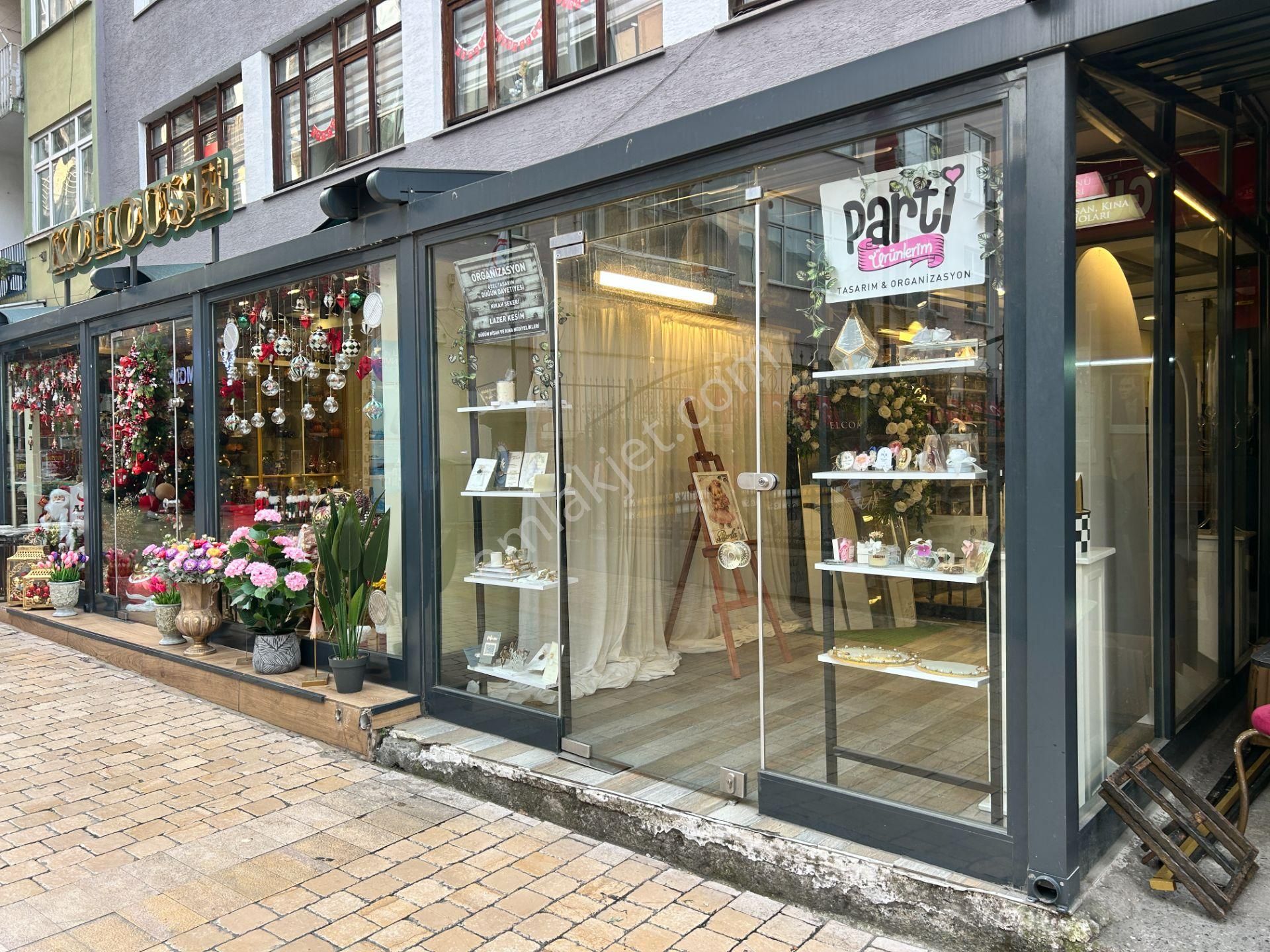 Meydanda Devren Kiralık 60 M2 Fırsat İşyeri - Görsel 2