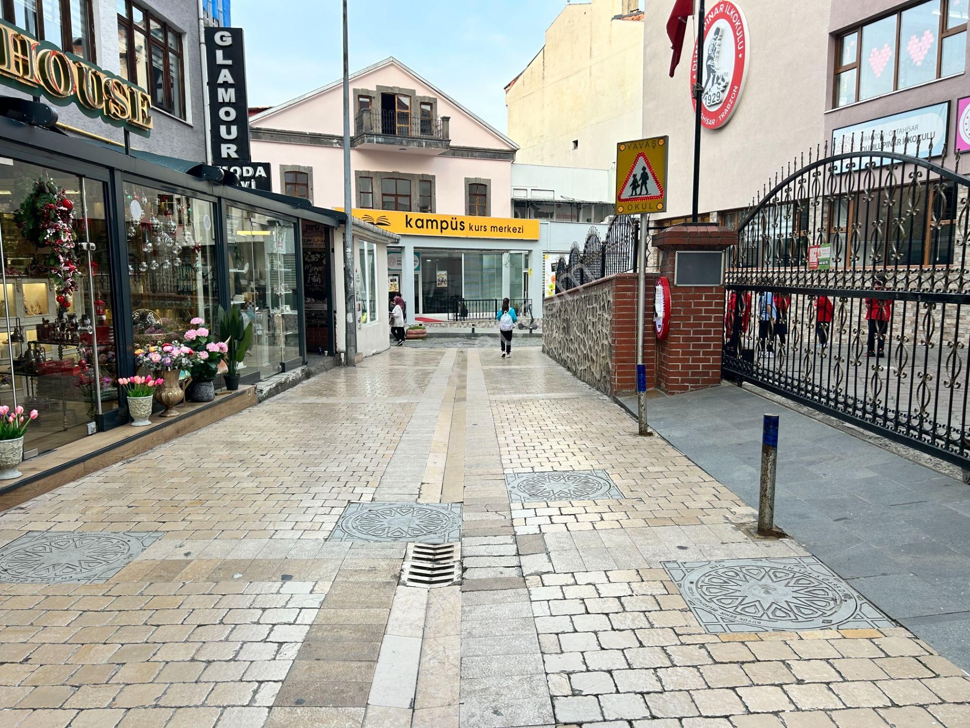 Meydanda Devren Kiralık 60 M2 Fırsat İşyeri