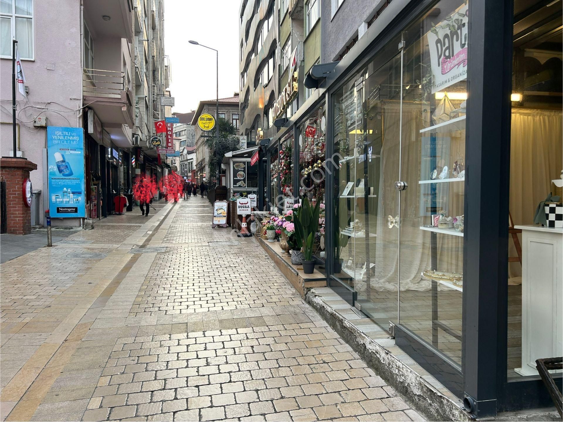 Meydanda Devren Kiralık 60 M2 Fırsat İşyeri - Görsel 3