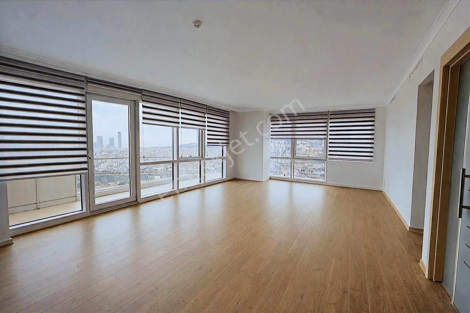 Ataşehir Varyap Meridian'de Muhteşem Köşe Çift Cephe Teraslı 2+1 - Görsel 12