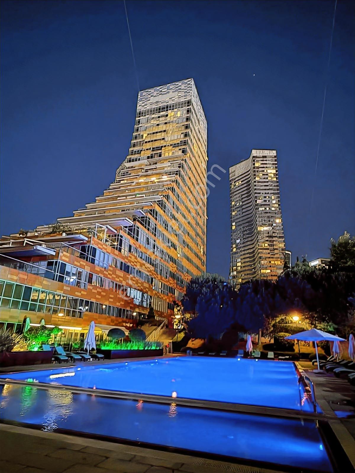Ataşehir Varyap Meridian'de Muhteşem Köşe Çift Cephe Teraslı 2+1
