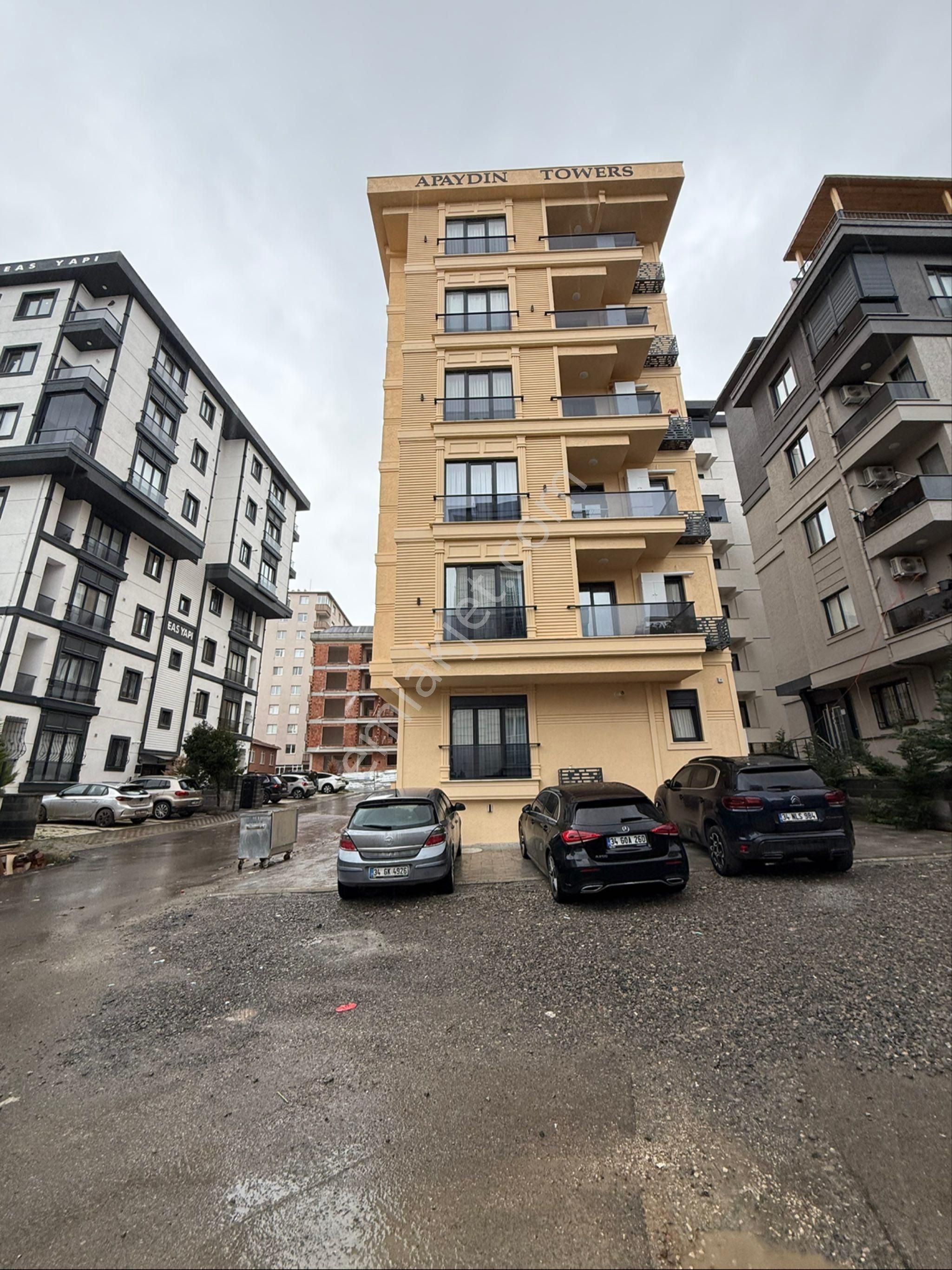 Merkezi Konumda 1+1 Kapalı Mutfak Daire**