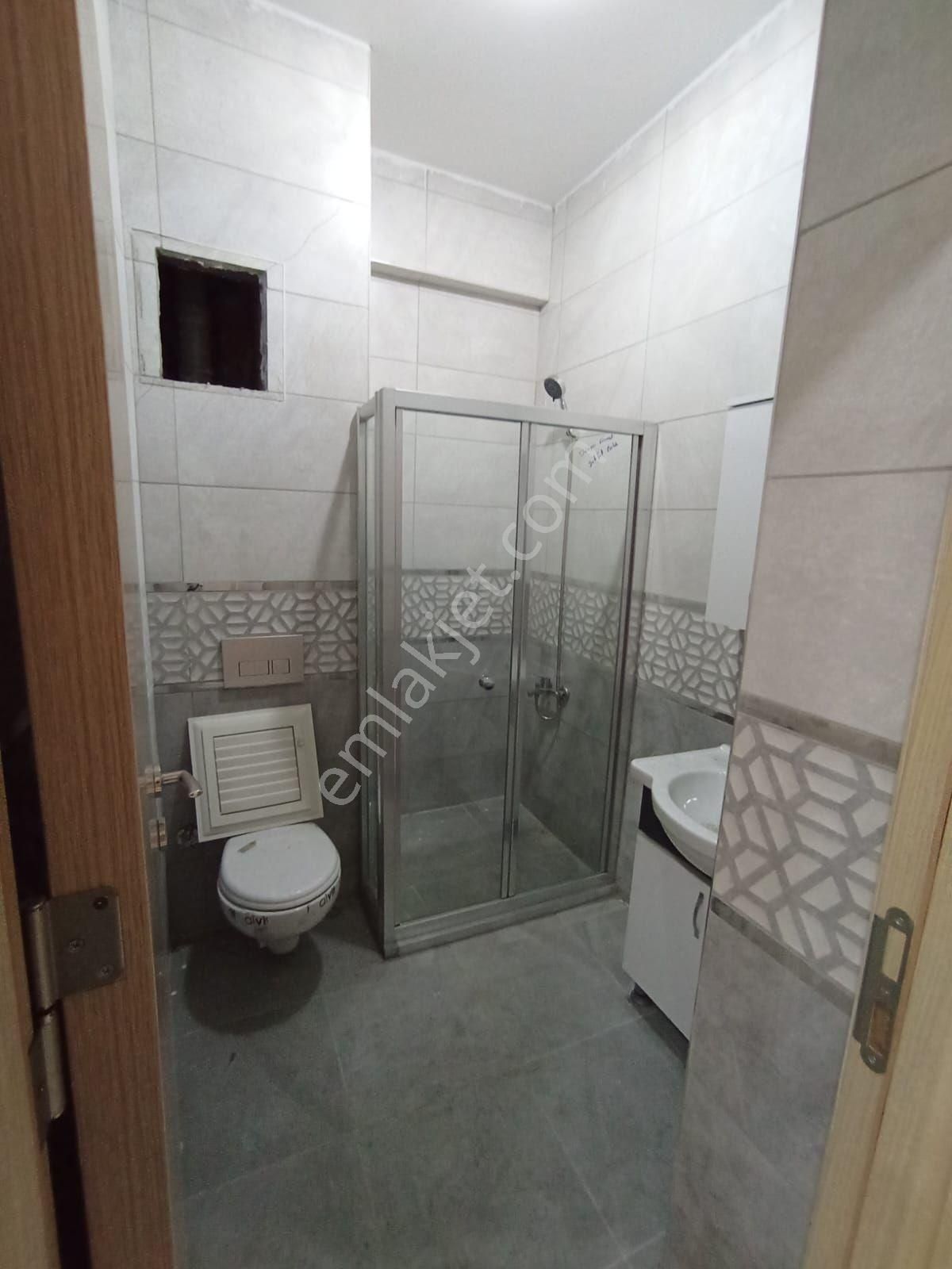 Üçkardeşler Emlakta Satılık Daire Esenler