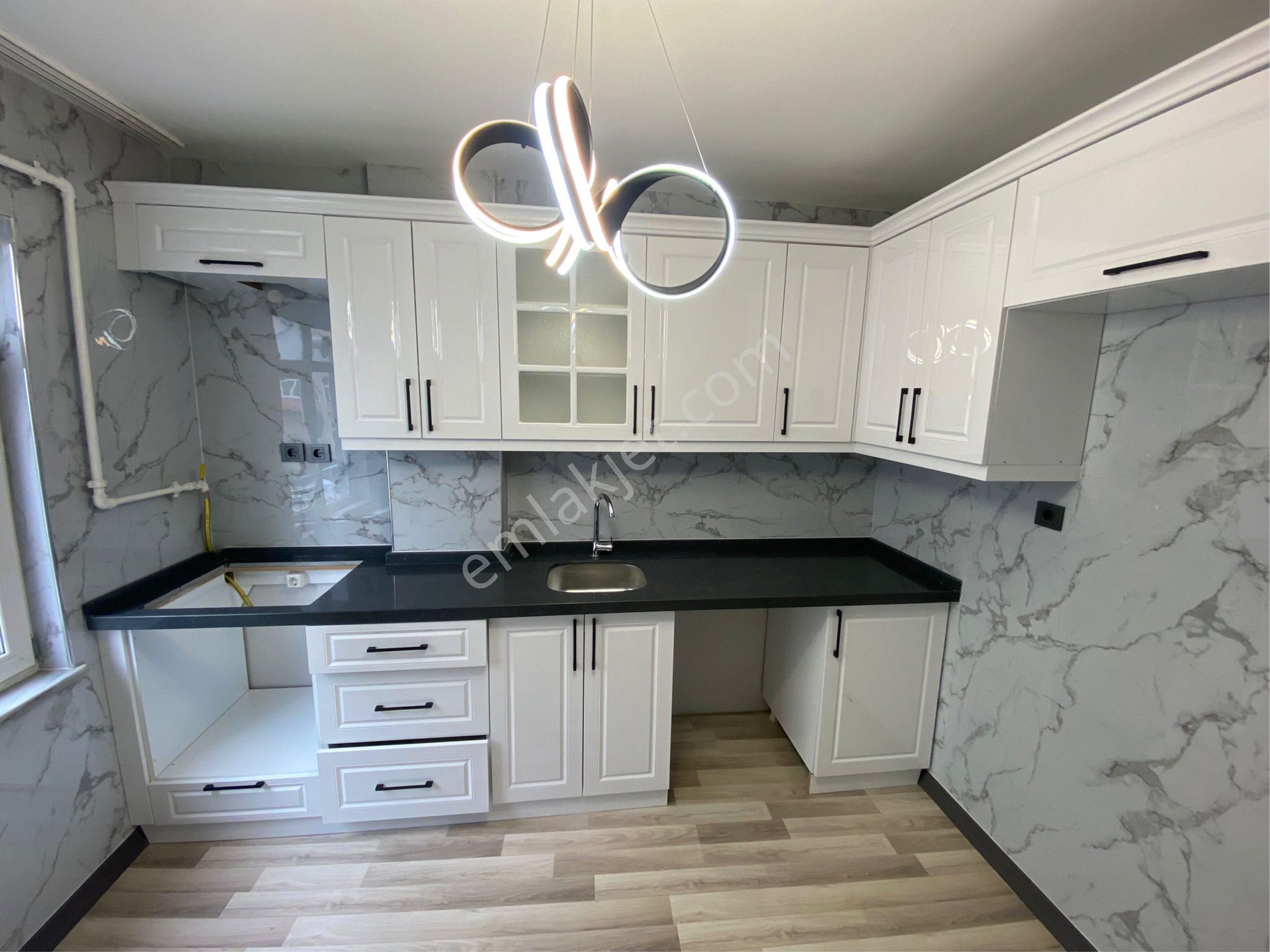 Cumhuriyet Mah’de Çamlık Parkına Yakın 3+1 130m2 İçi Komple Sıfırlanmış 2.kat Daire - Görsel 10