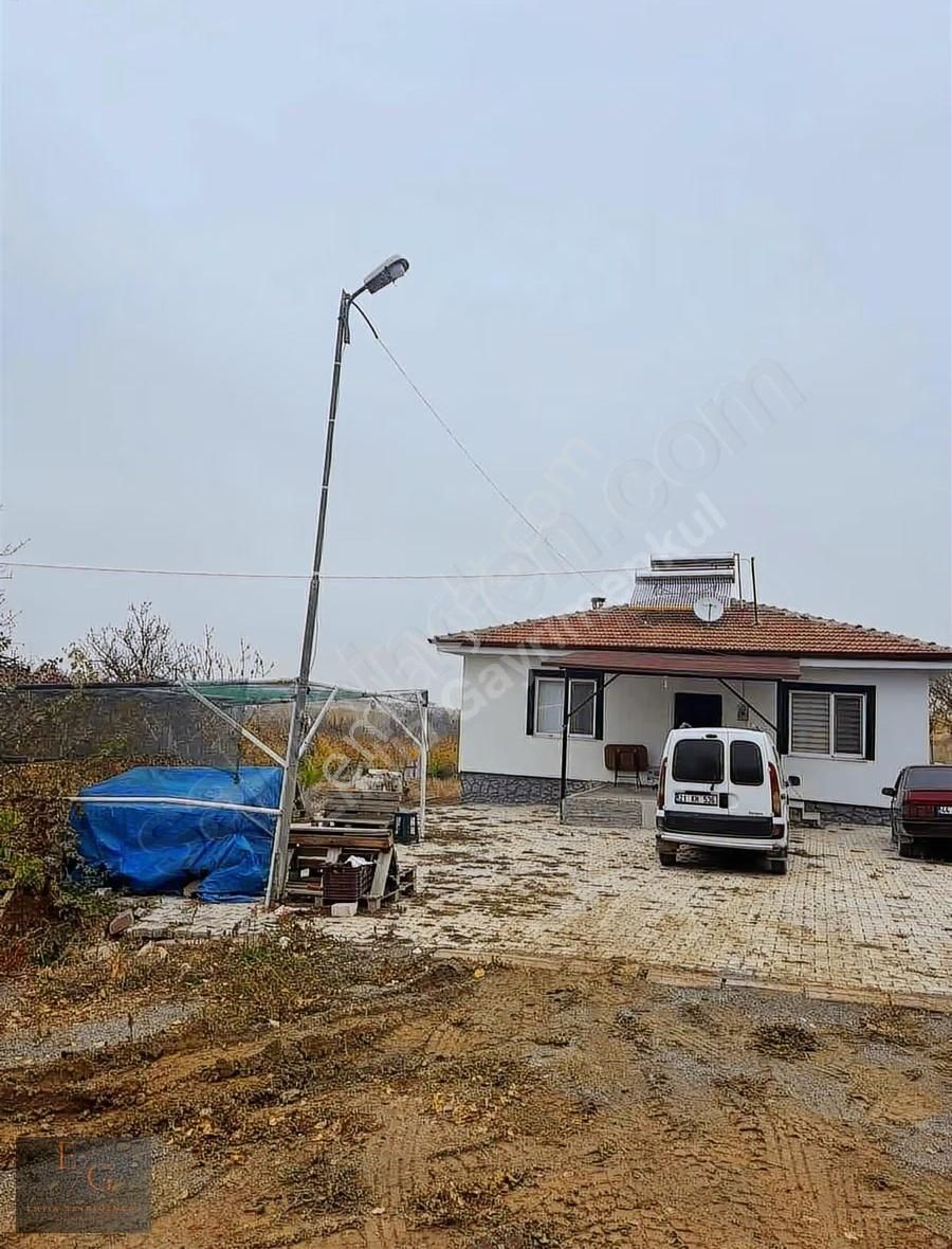 Emtia'dan Samanköy'de Merkez'e 6 Km Mesafede Müstakil Bahçeli Ev