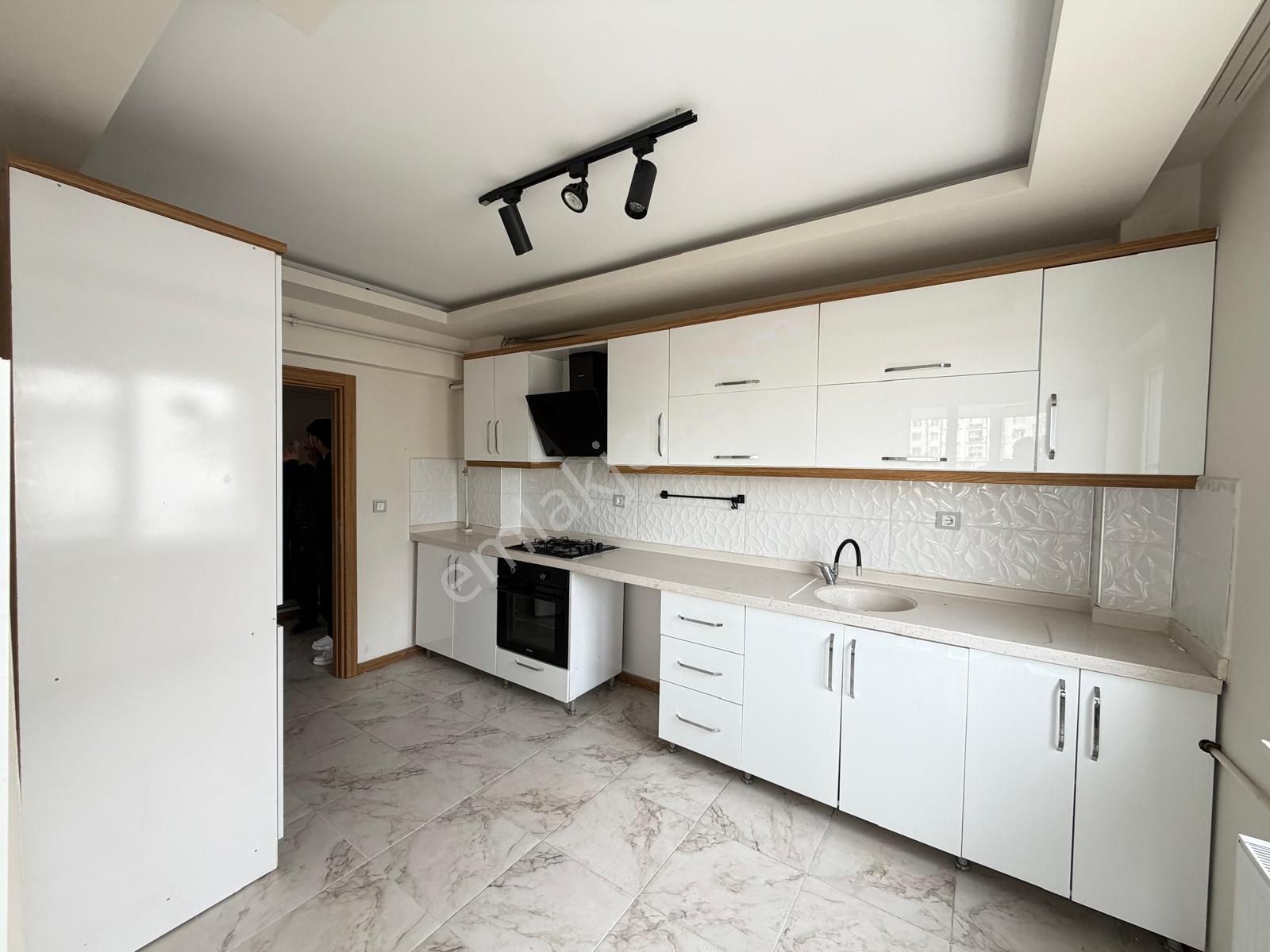 Eminevim Tarzı Finans Kuruluşlarına Uygun Teras Balkonlu 3+1