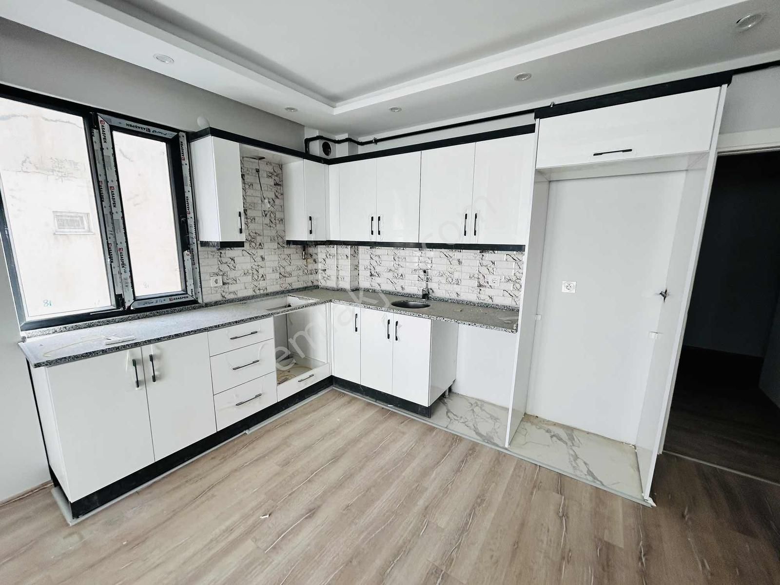Asil Emlak'tan Muradiye'de 1+1 Arakat Satılık Sıfır Daire - Görsel 2