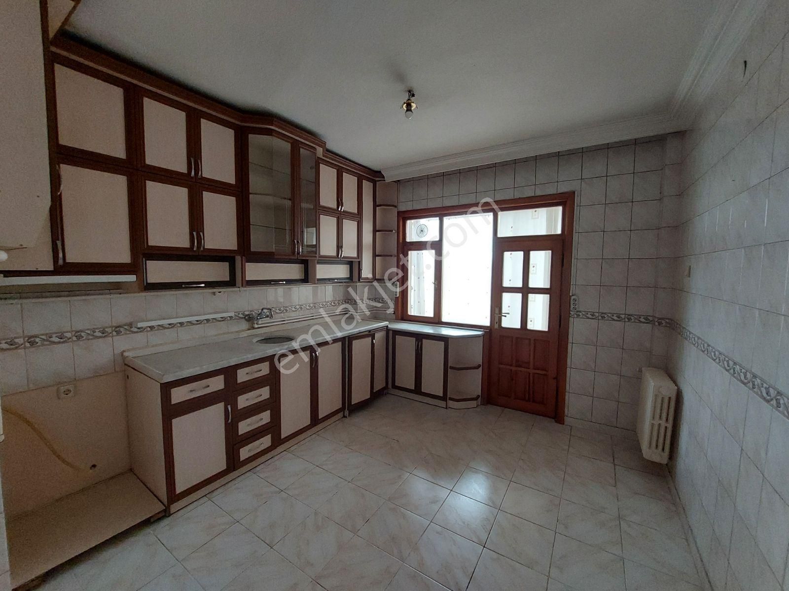 Nakipoğlu'nda Merkezi Konumda, Geniş Ve Masrafsız Kiralık Daire. - Görsel 10