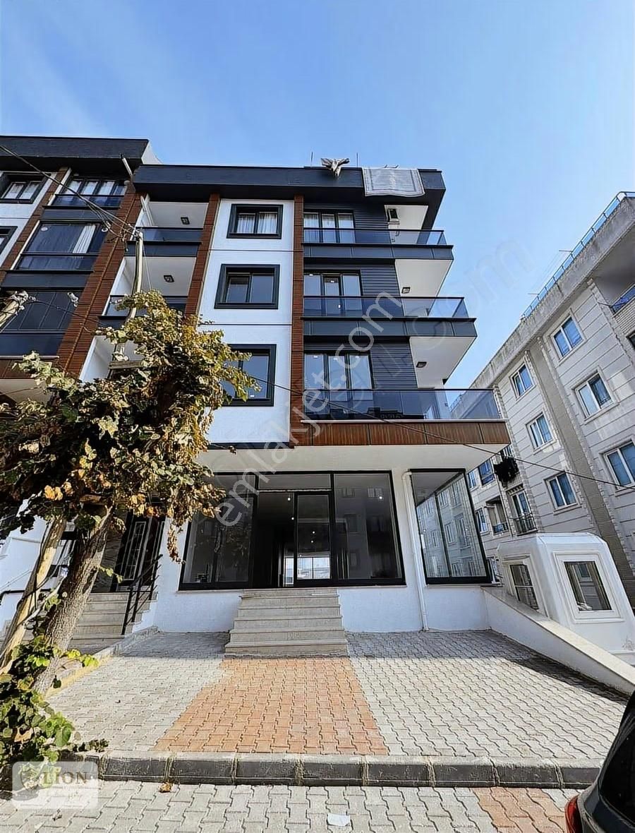 Beylikdüzü Yakuplu Metrobüse Yakın Kiralık 230 M² Dükkan