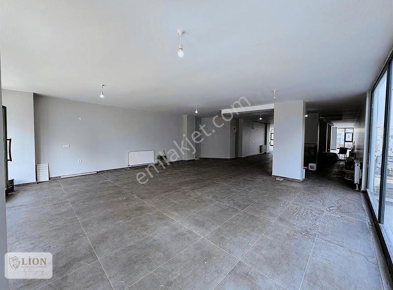 Beylikdüzü Yakuplu Metrobüse Yakın Kiralık 230 M² Dükkan - Görsel 3