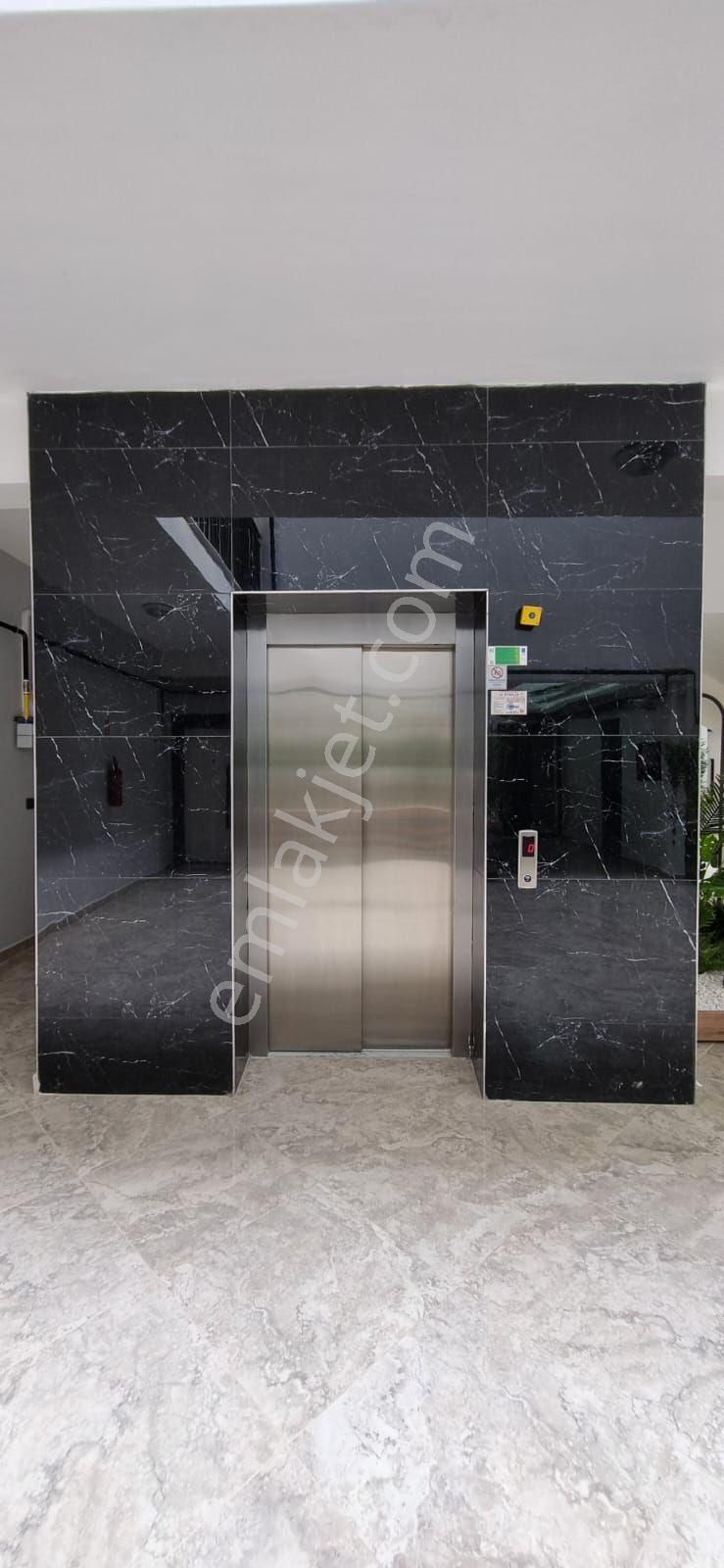 Kuşadası Değirmendere Mahallesinde Doğalgazlı Havuzlu Sitede 2+1 Sıfır Daireler - Görsel 9