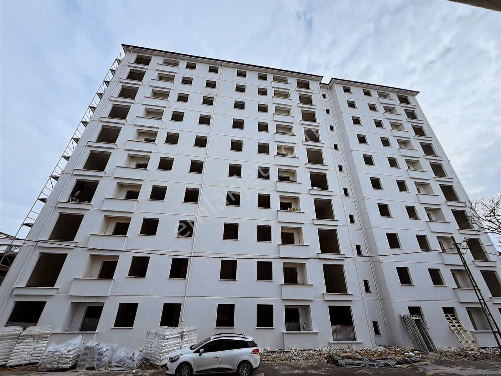 Tuzla Mimar Sinan Satılık Geniş Sıfır 3+1 Asansörlü Arakat Daire