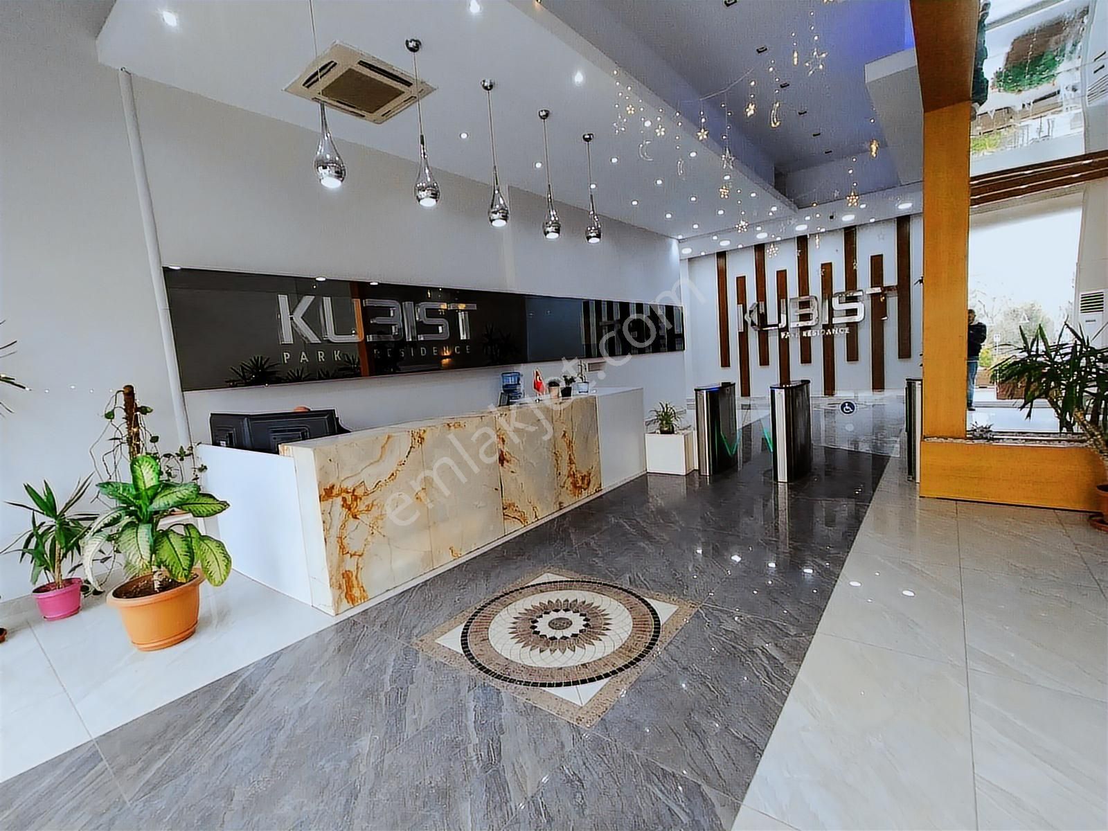 Beylikdüzü Kubis Park Bulvar Cephe Teraslı 3+1 Kiralık Ofis