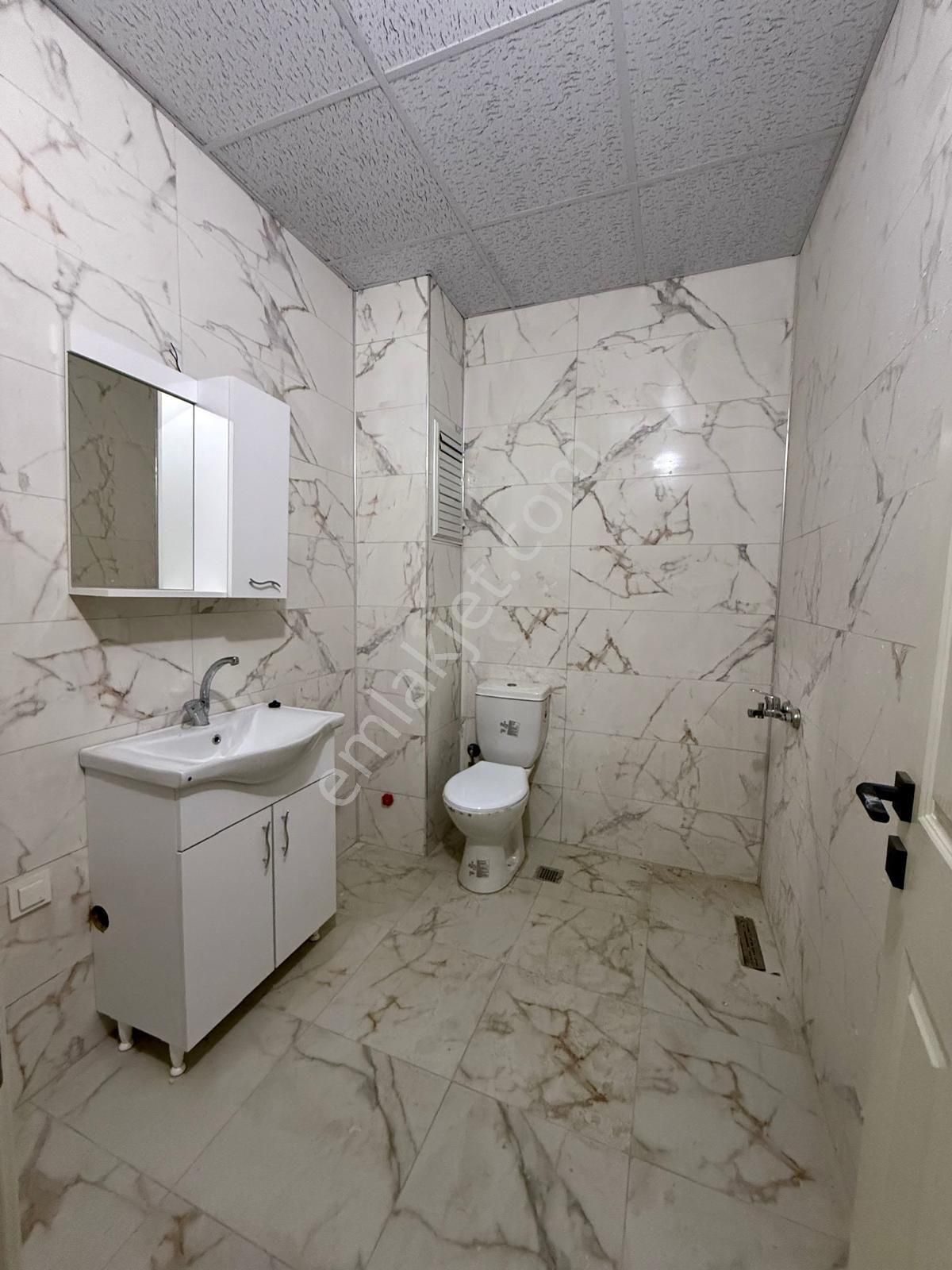 Kuşadasının Tam Merkezinde Yeni Bina Satılık 1+1 Daire !! - Görsel 4