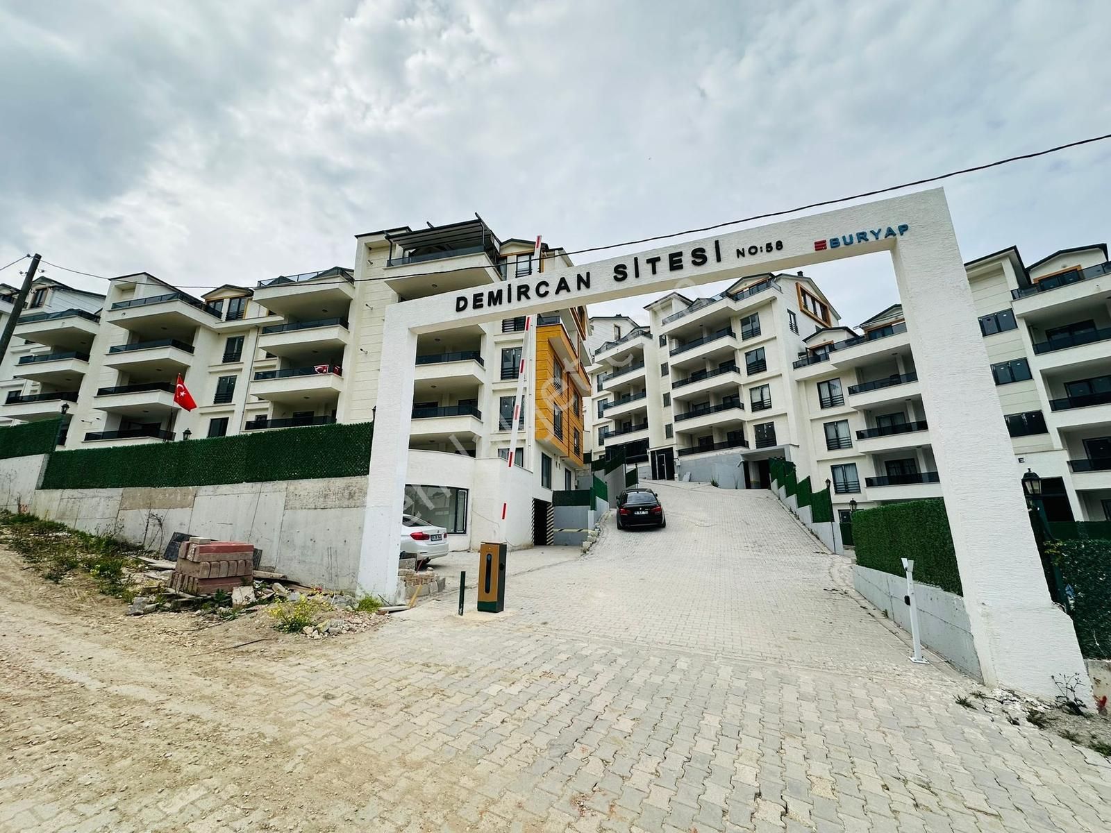 Tırpan Gayrimenkul'den 3+1 Ara Kat Sıfır Havuzlu Site İçerisinde - Görsel 4