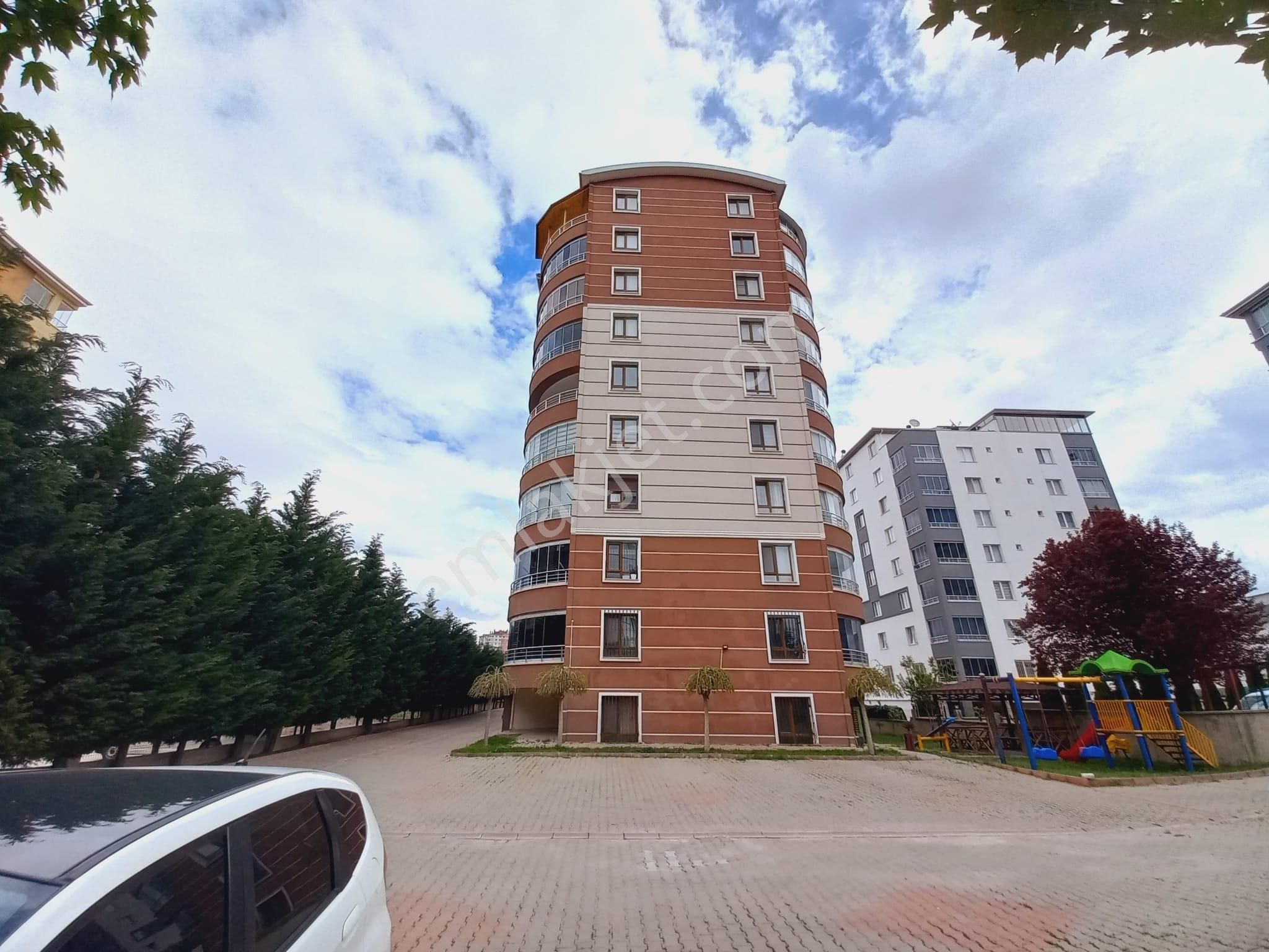 Ahi Mesut Merkezde 4+1 Orta Kat Satılık Daire 2 Banyo 2 Balkonlu - Görsel 29