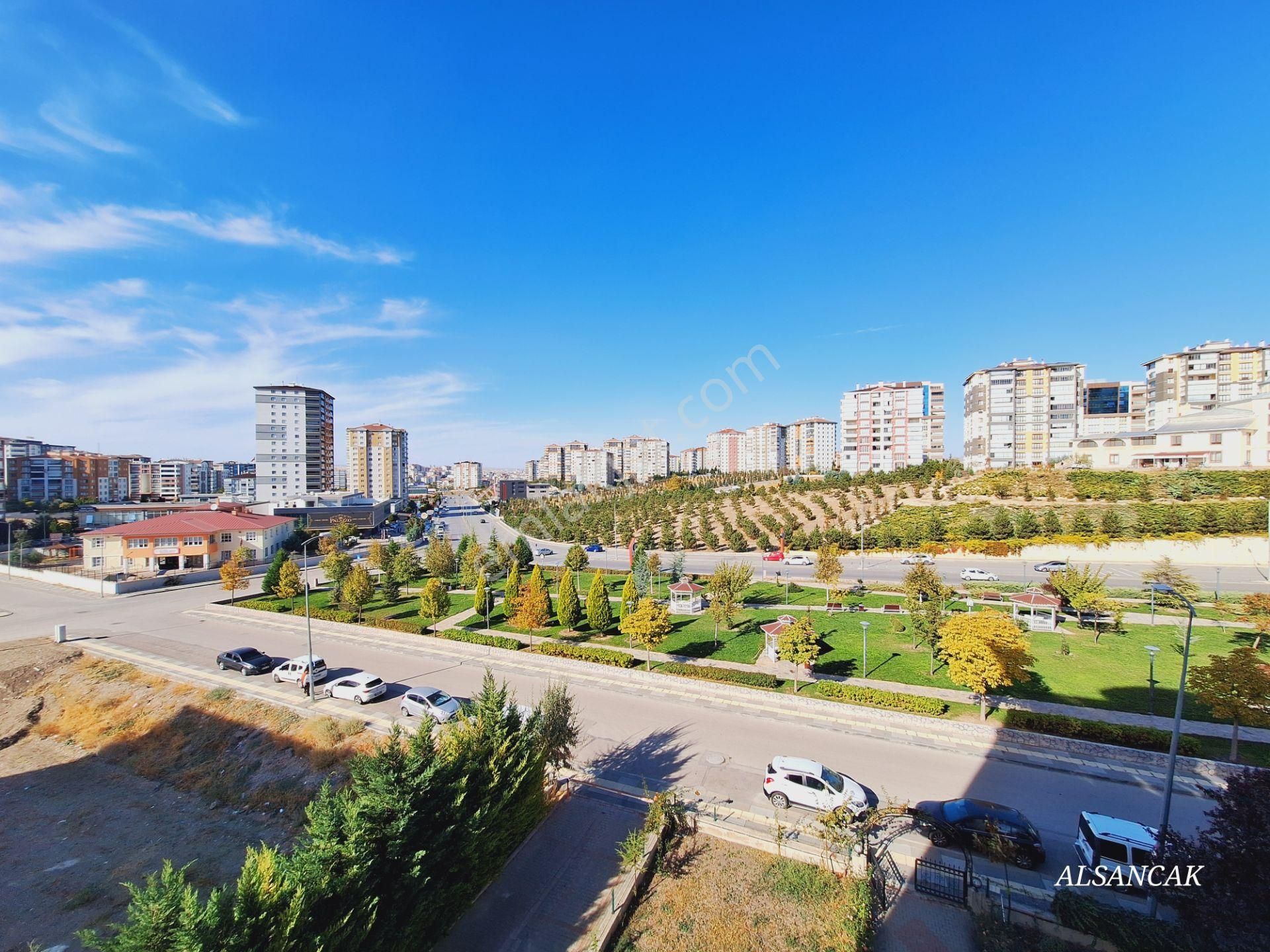 Ahi Mesut Merkezde 4+1 Orta Kat Satılık Daire 2 Banyo 2 Balkonlu - Görsel 8