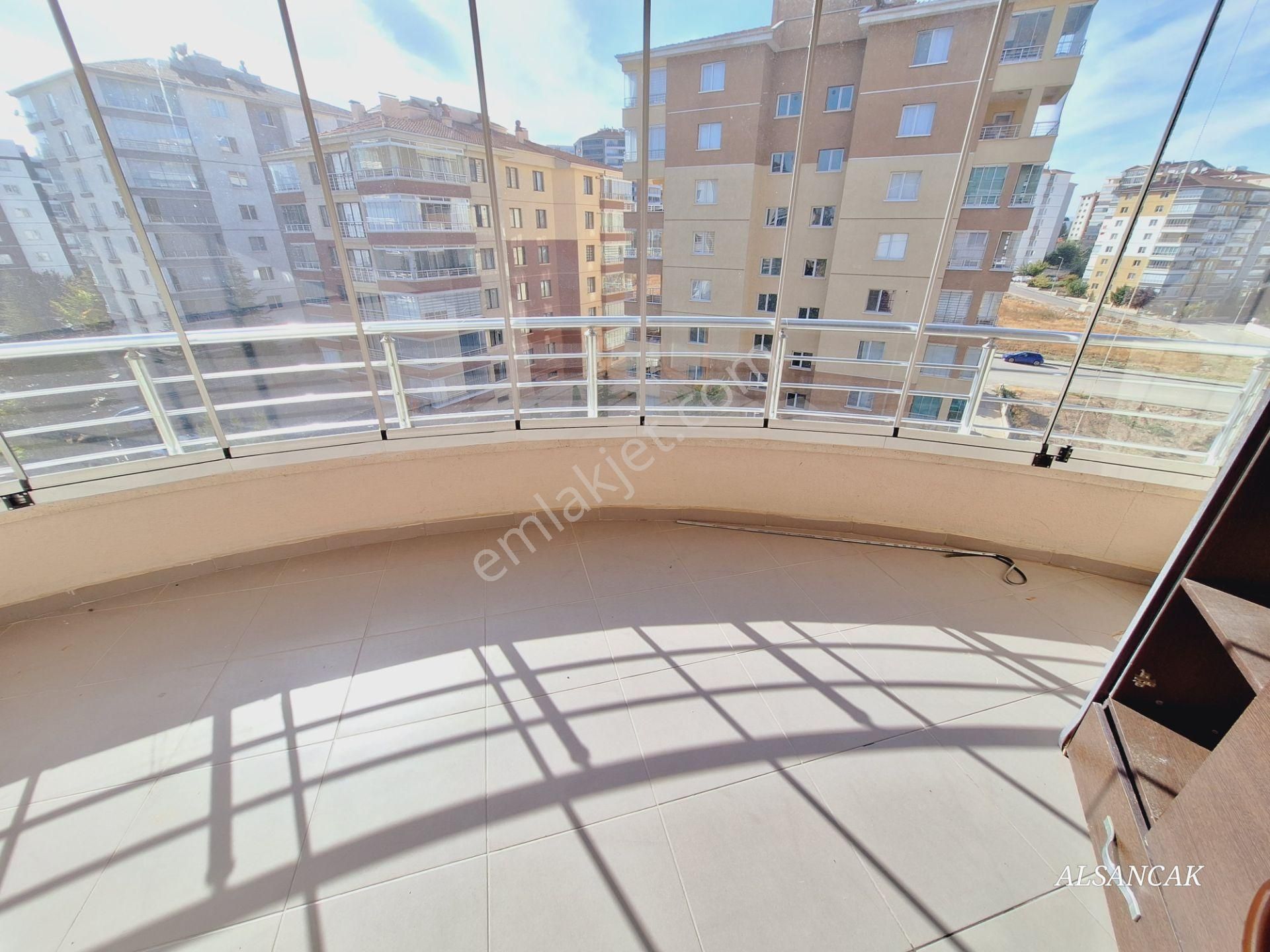 Ahi Mesut Merkezde 4+1 Orta Kat Satılık Daire 2 Banyo 2 Balkonlu - Görsel 25