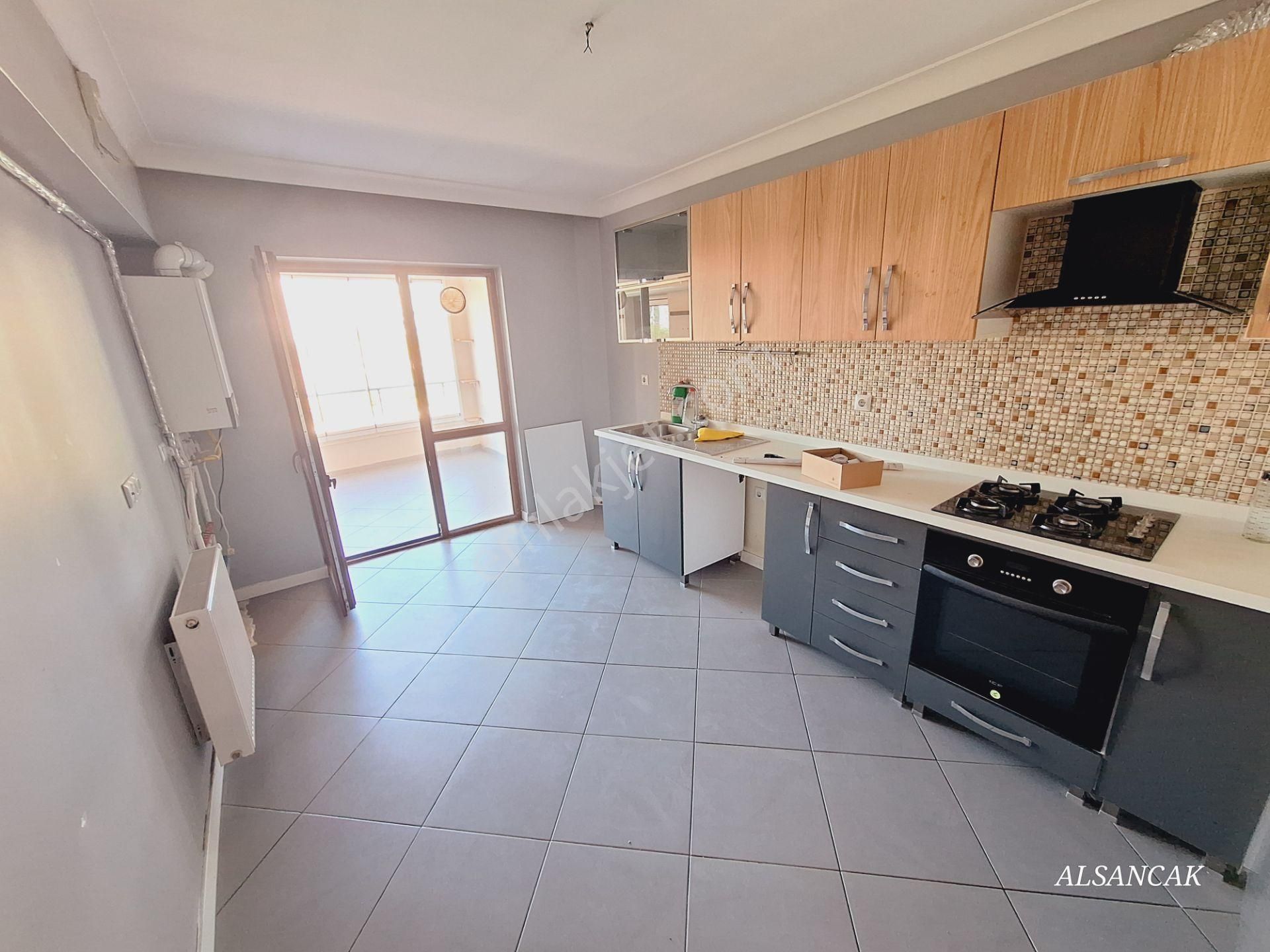 Ahi Mesut Merkezde 4+1 Orta Kat Satılık Daire 2 Banyo 2 Balkonlu