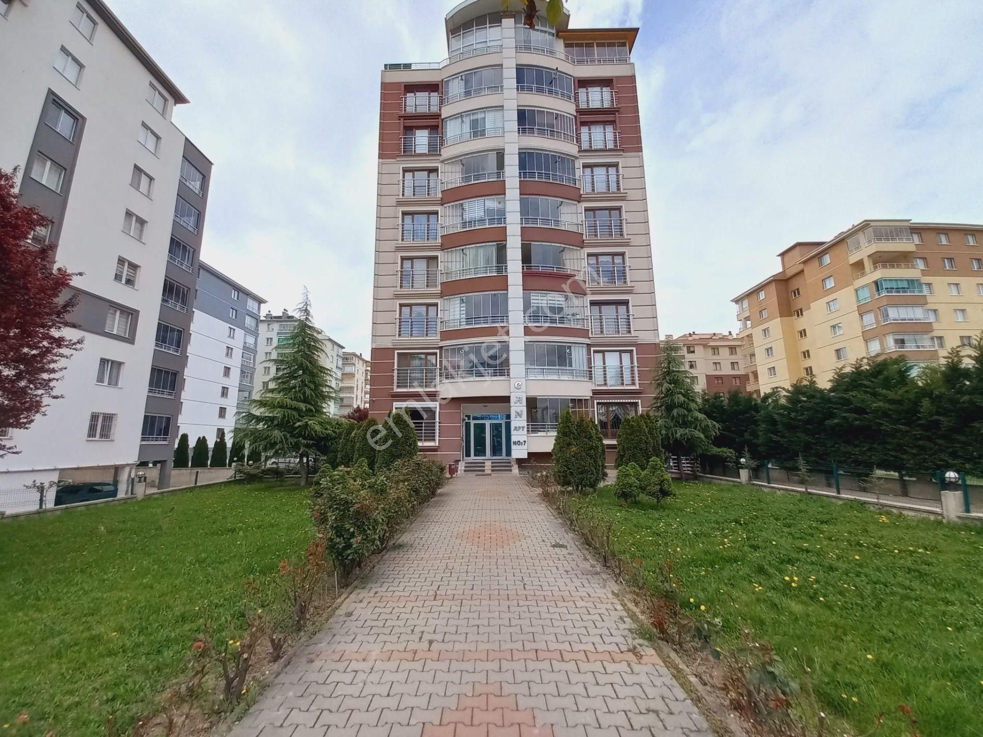 Ahi Mesut Merkezde 4+1 Orta Kat Satılık Daire 2 Banyo 2 Balkonlu - Görsel 28