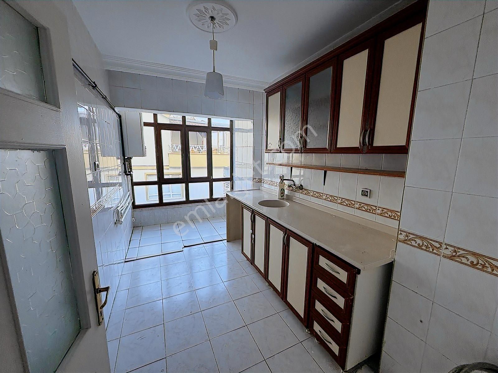 Bademlikte Temiz 3+1 Kiralık Daire - Görsel 3