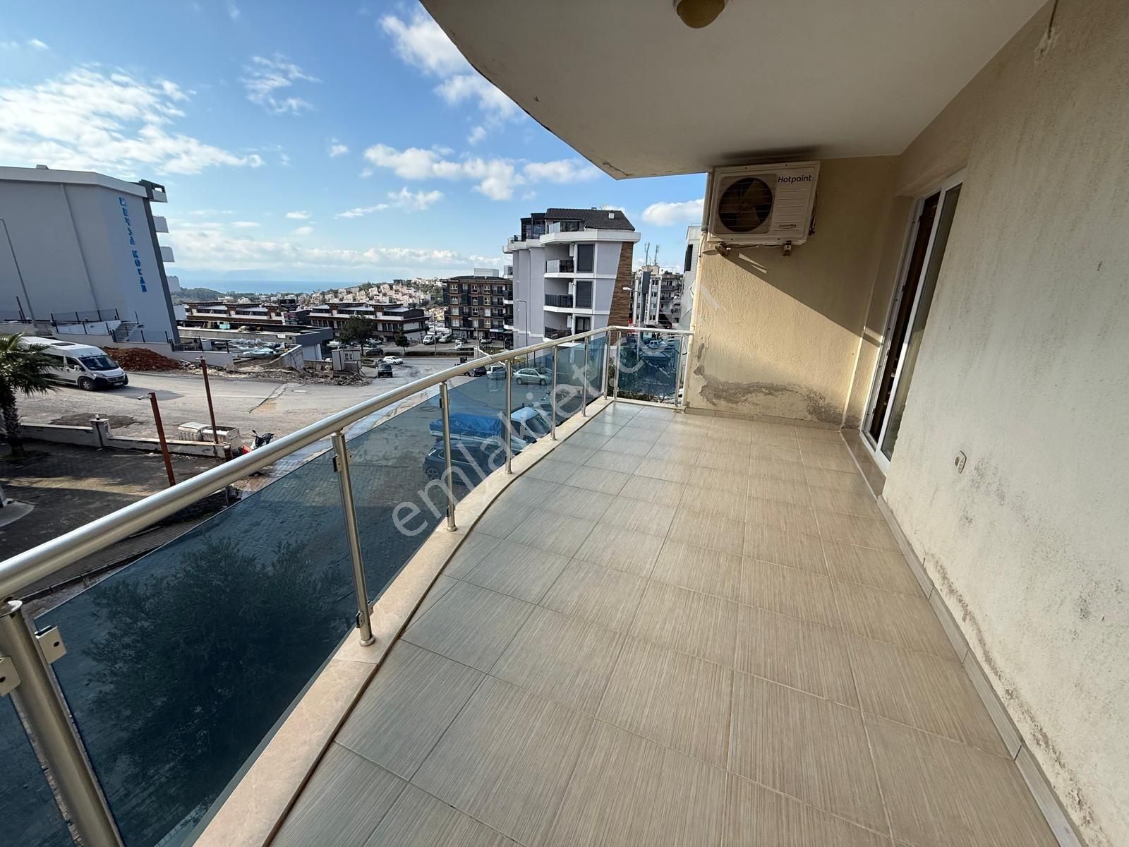 Kuşadası Değirmendere Mevkiinde Arakat Asansörlü Deniz Manzaralı 3+1 130m2 Daire - Görsel 2