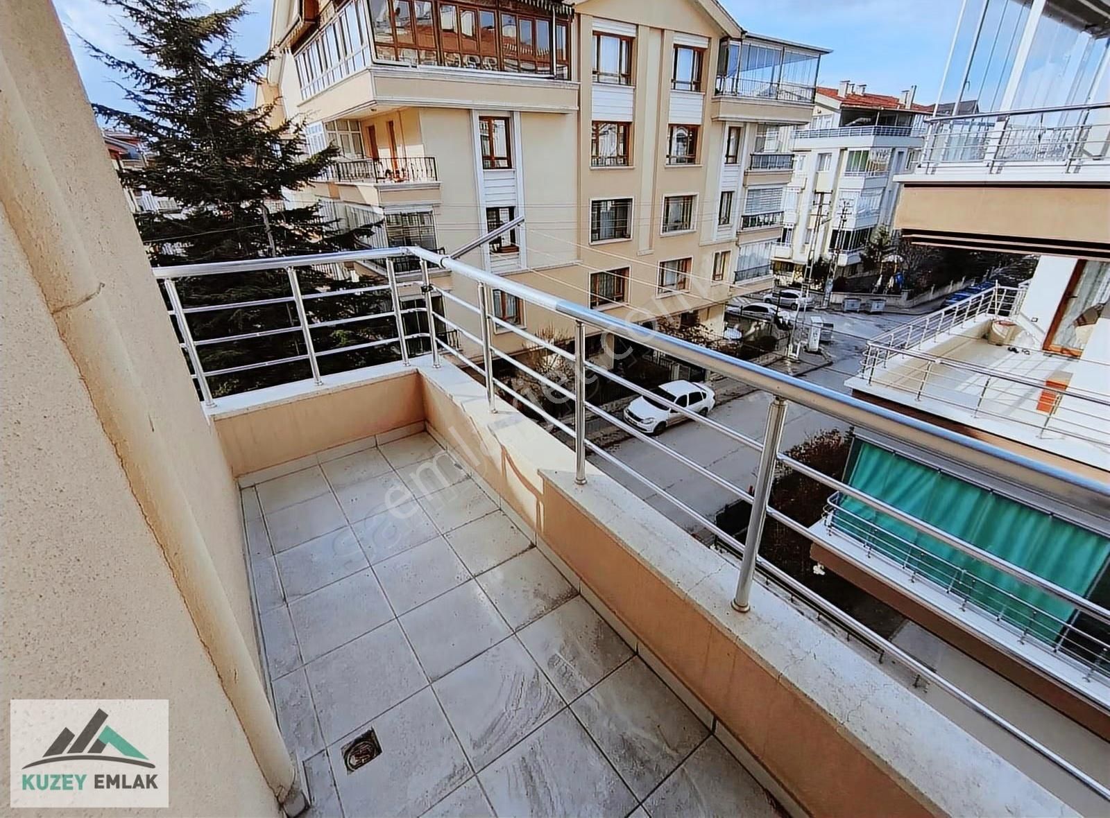 Kuzey Emlak'tan Caddeye Yakın Ara Kat Ön Cephe Geniş 3+1 Daire - Görsel 23